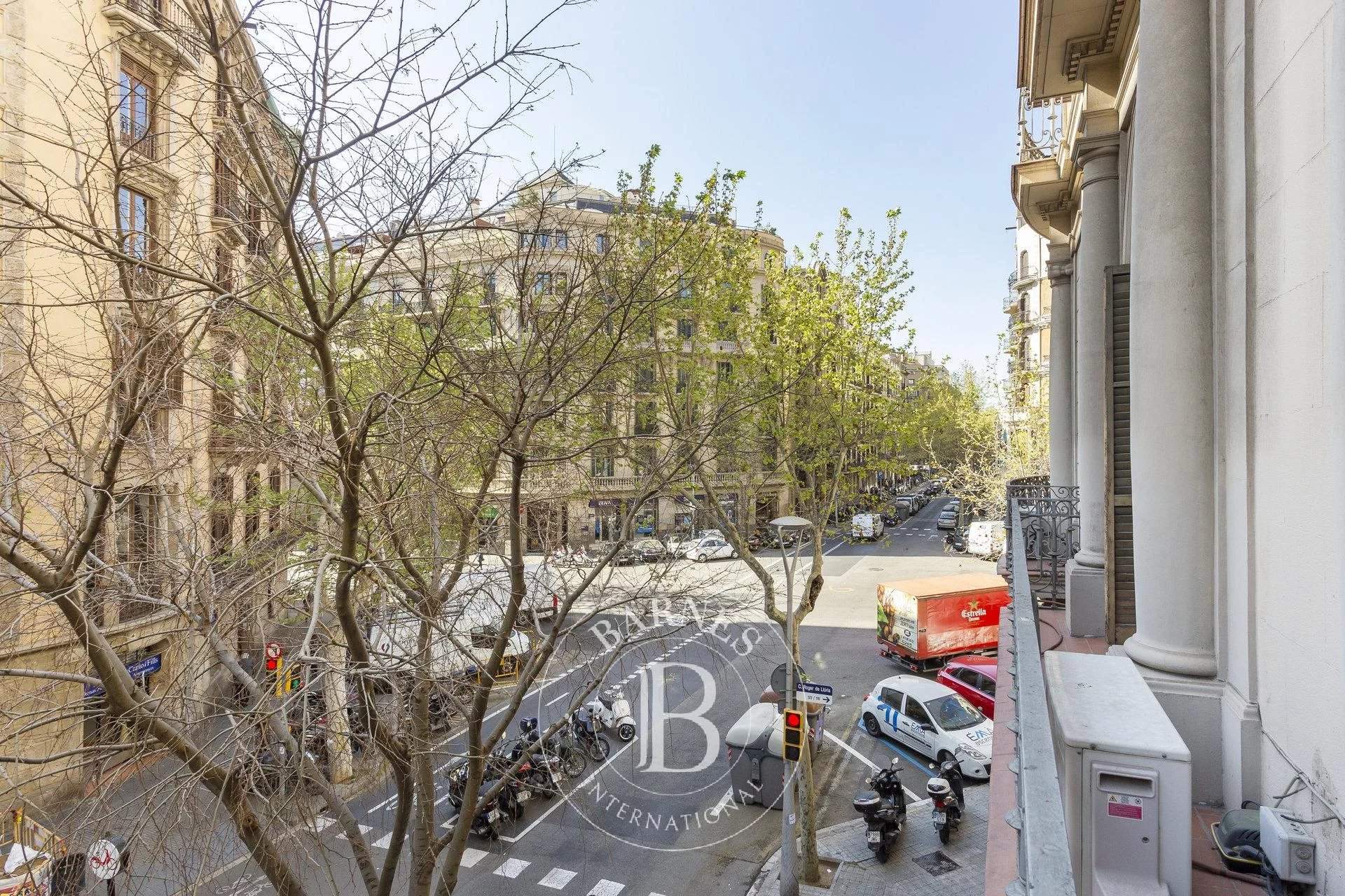 Barcelona  - Piso 12 Cuartos 15 Habitaciones - picture 10