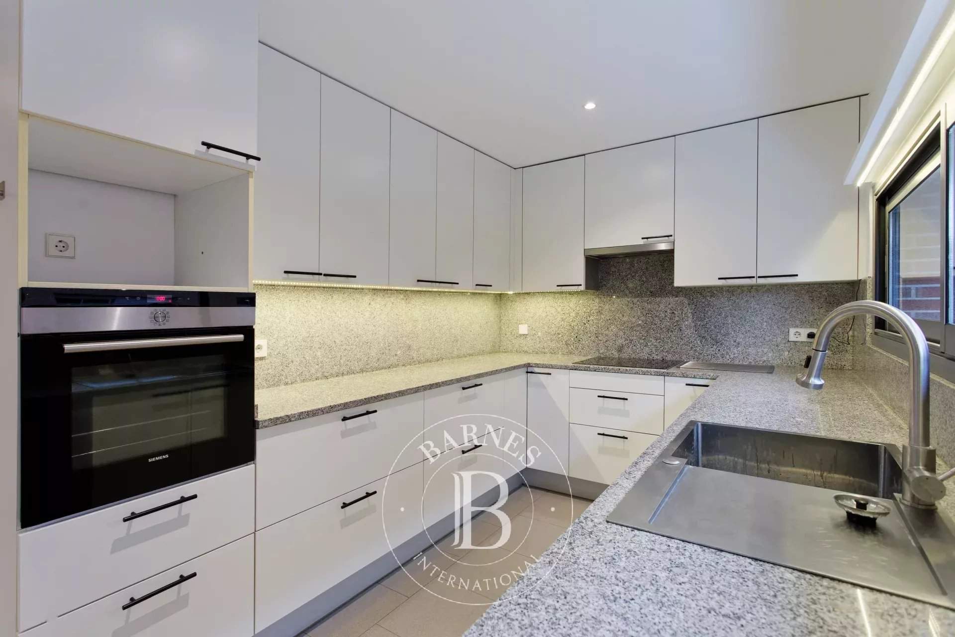 Barcelona  - Apartment 6 Bedrooms - picture 17