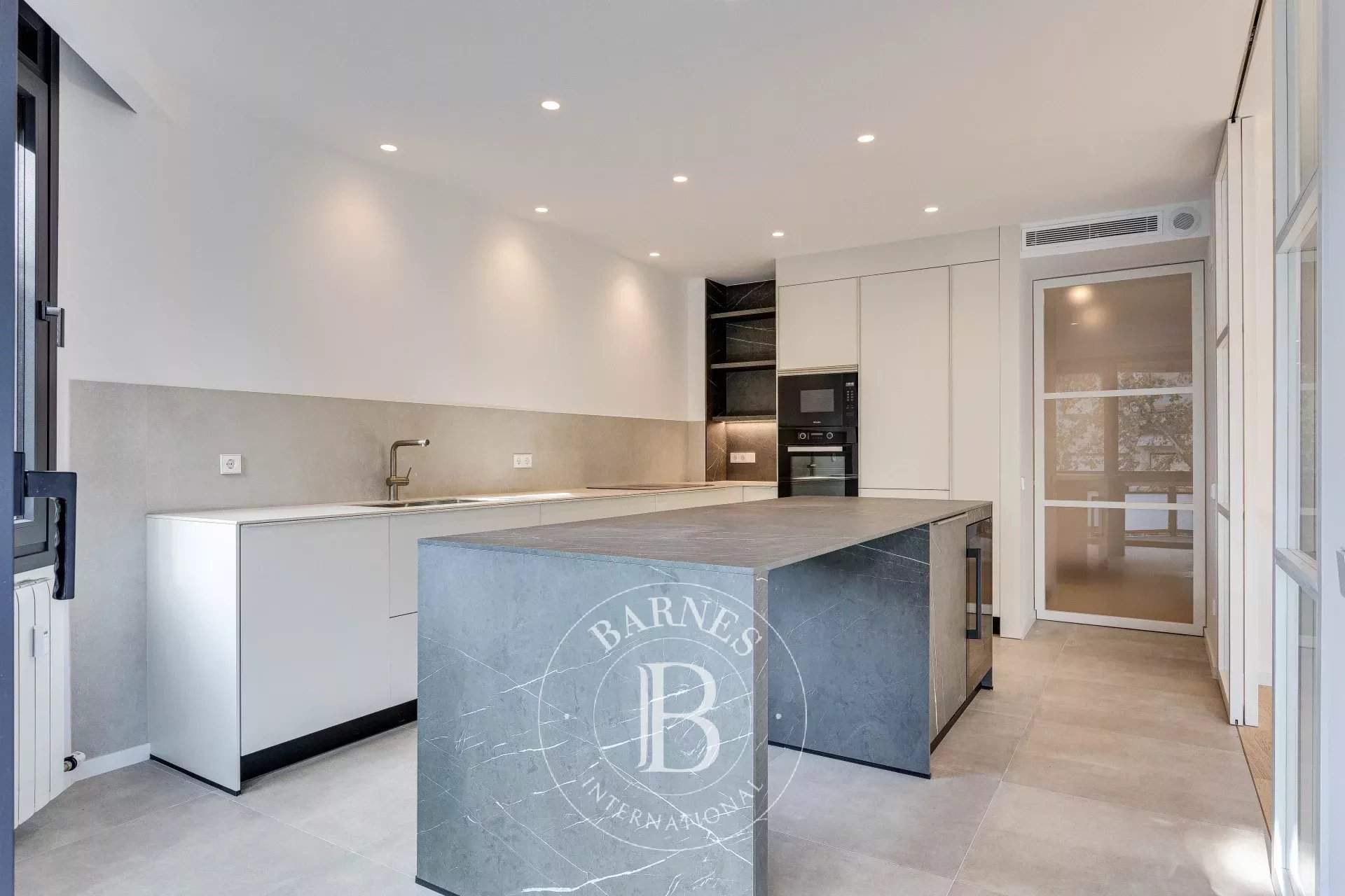 Barcelona  - Apartment 4 Bedrooms - picture 20