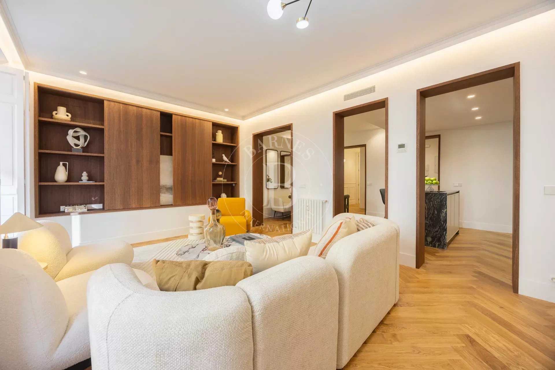 Madrid  - Appartement 5 Pi&egrave;ces 3 Chambres