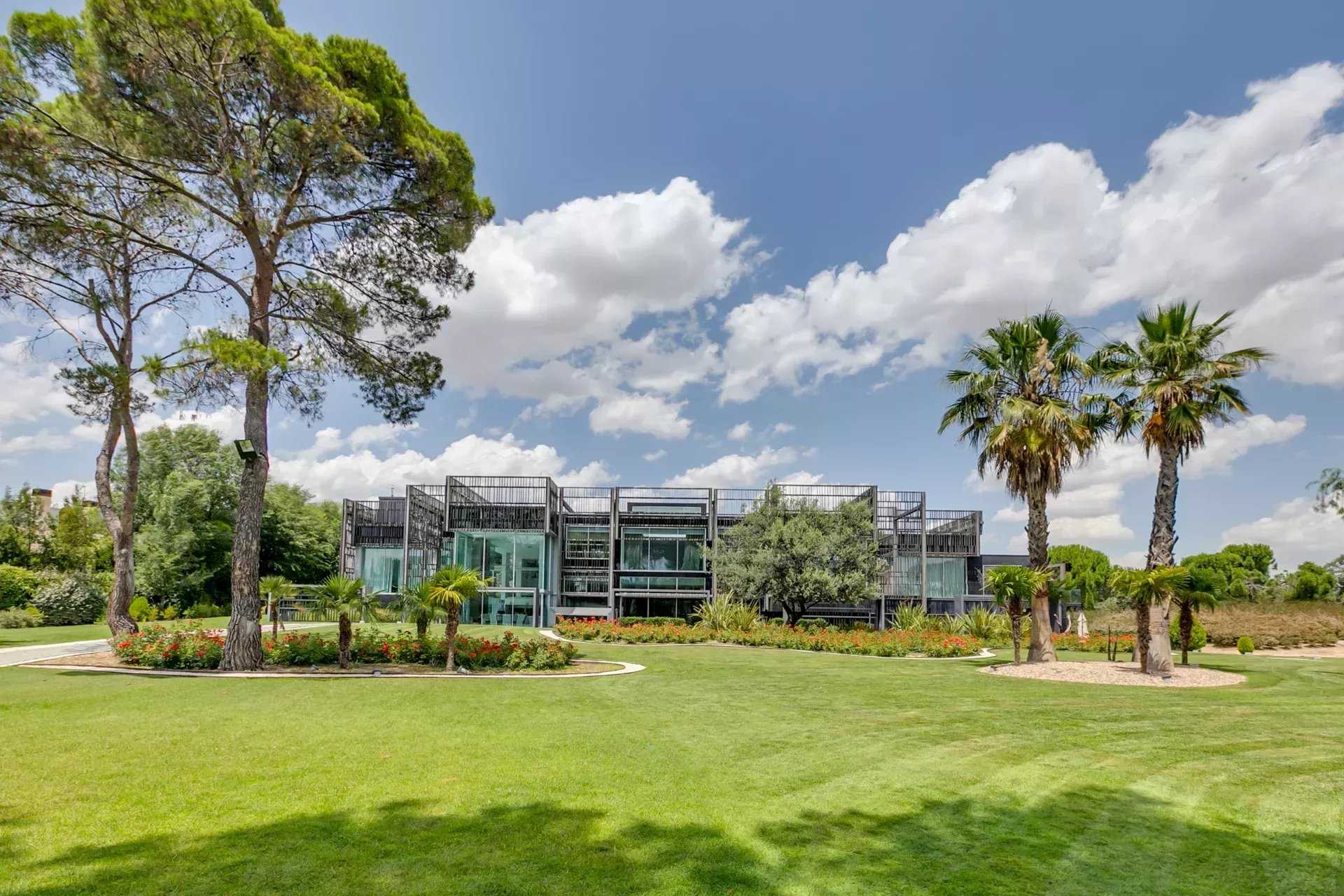 Madrid  - Villa 8 Bedrooms