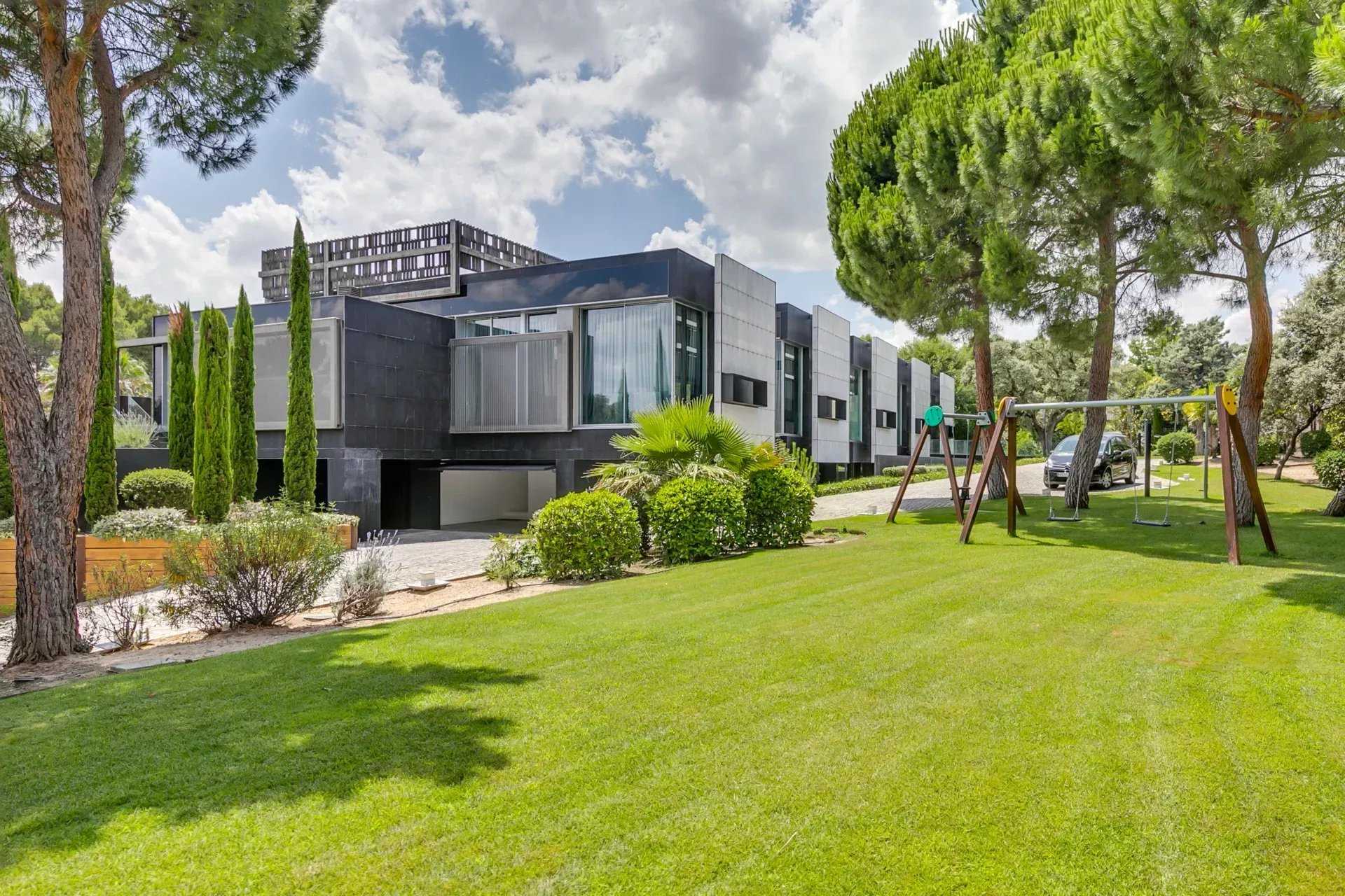 Madrid  - Villa 8 Bedrooms