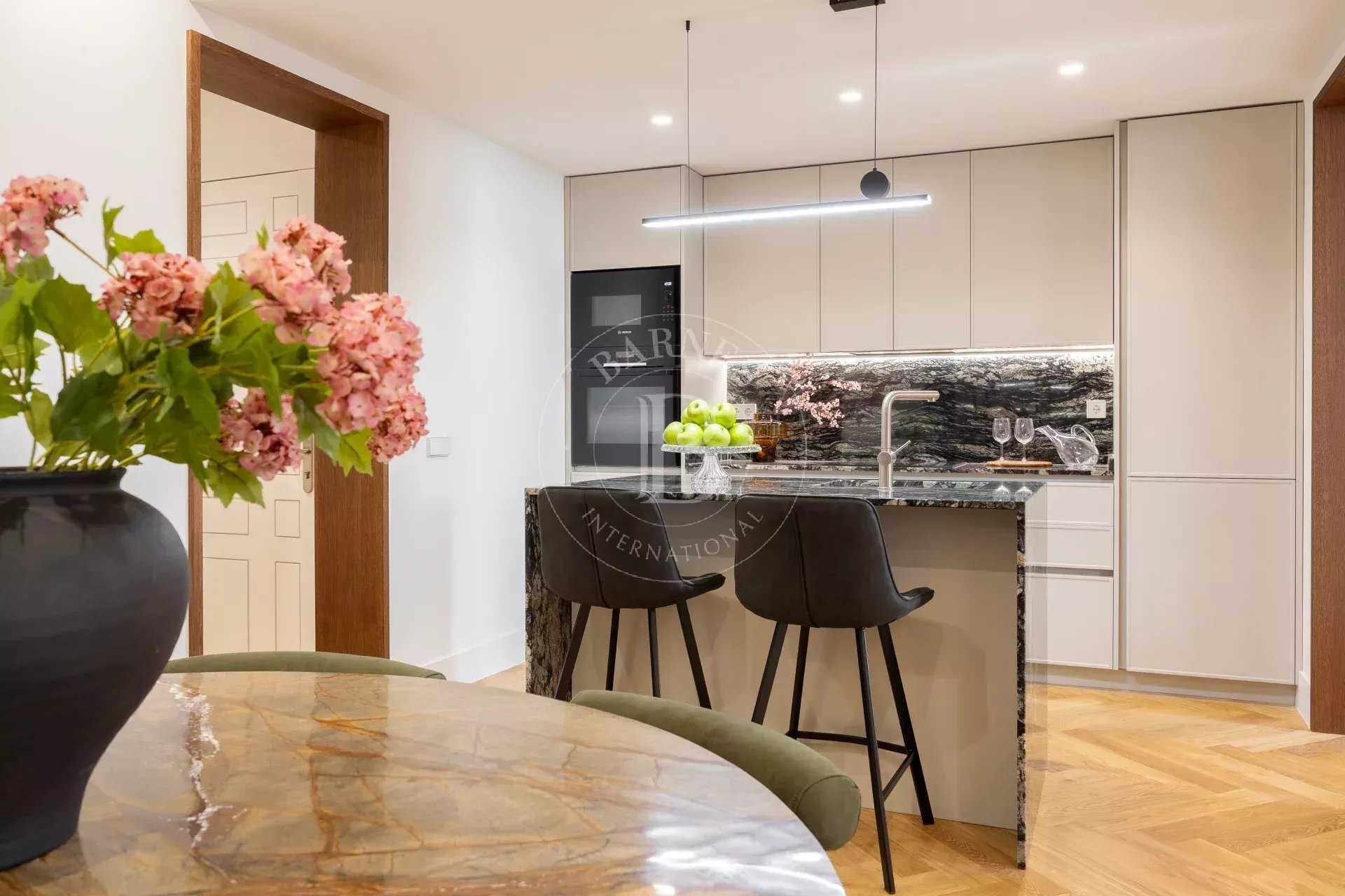 Madrid  - Appartement 5 Pi&egrave;ces 3 Chambres