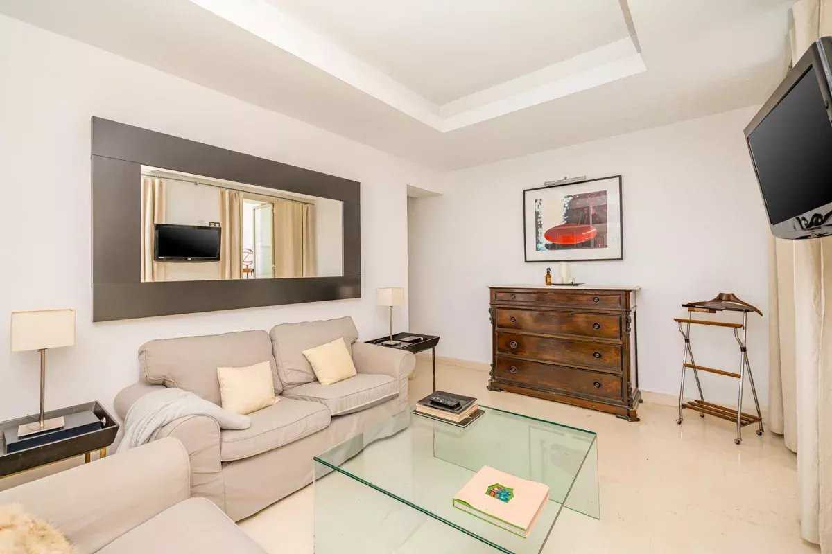 Madrid  - Piso 4 Cuartos, 1 Habitacion