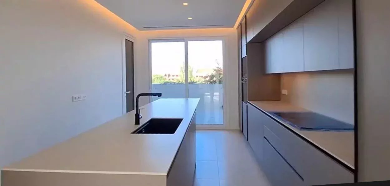 Pozuelo de Alarcón  - Piso  - picture 12