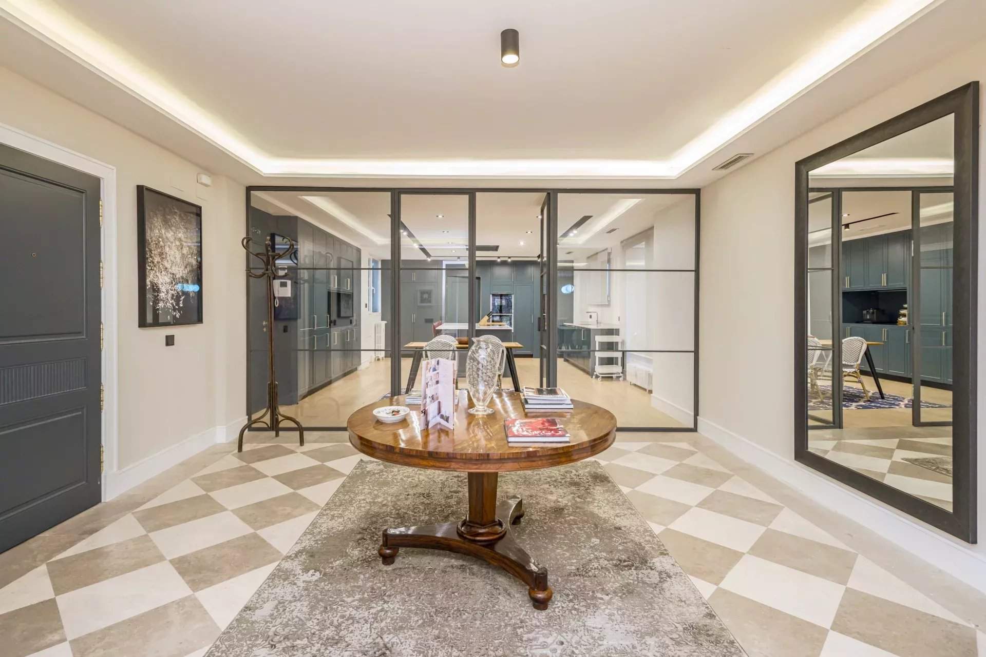 Madrid  - Apartment 4 Bedrooms - picture 8