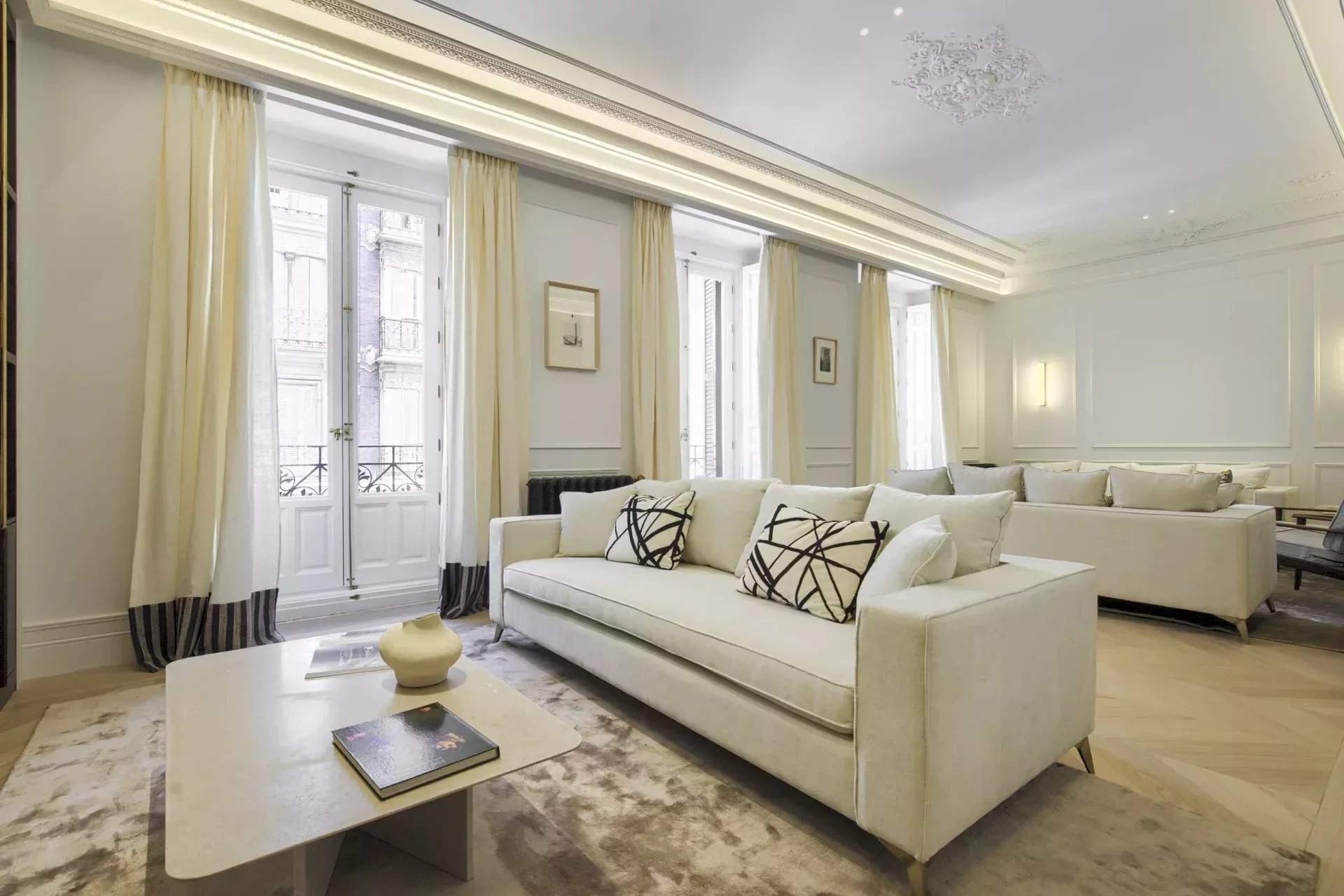 Madrid  - Apartment 4 Bedrooms - picture 3