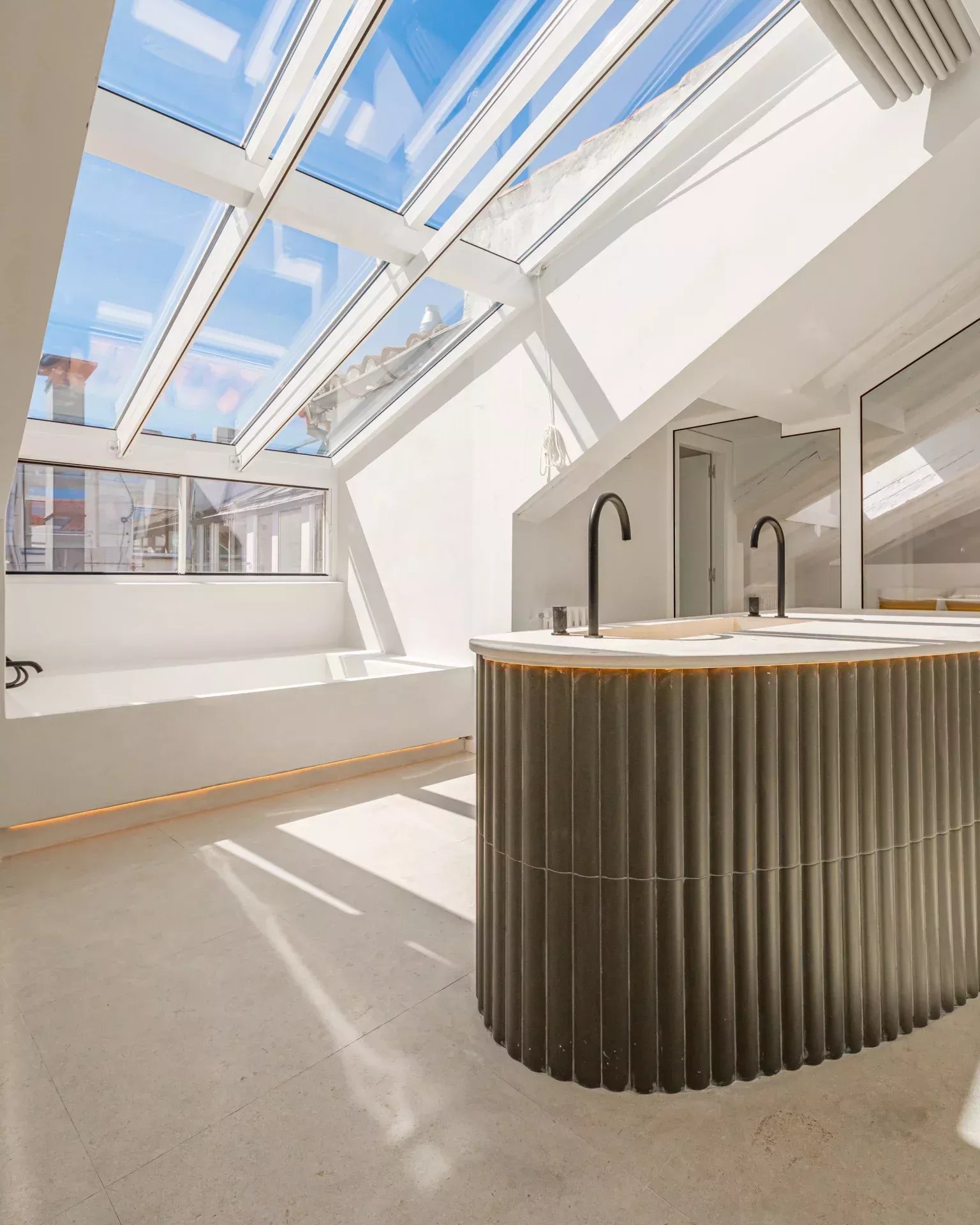 Madrid  - Apartment 4 Bedrooms - picture 11