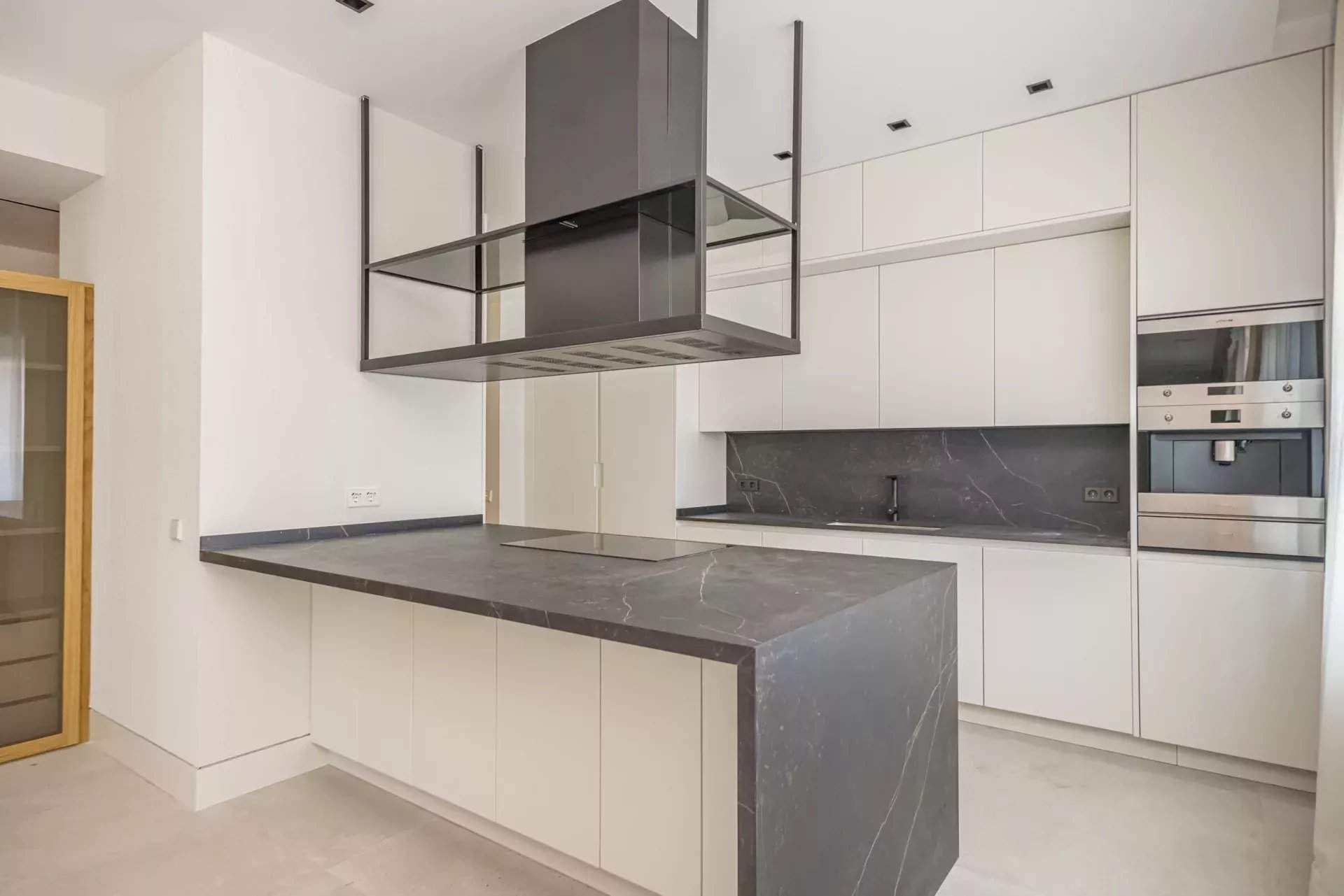 Madrid  - Apartment 4 Bedrooms - picture 8