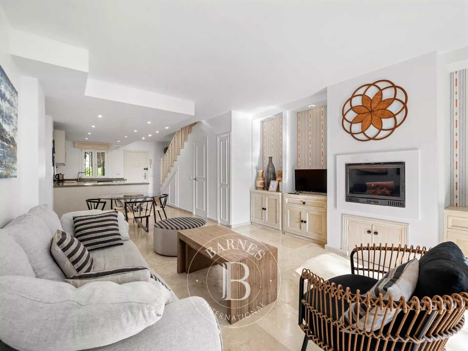 Marbella  - Casa adosada 6 Cuartos 2 Habitaciones