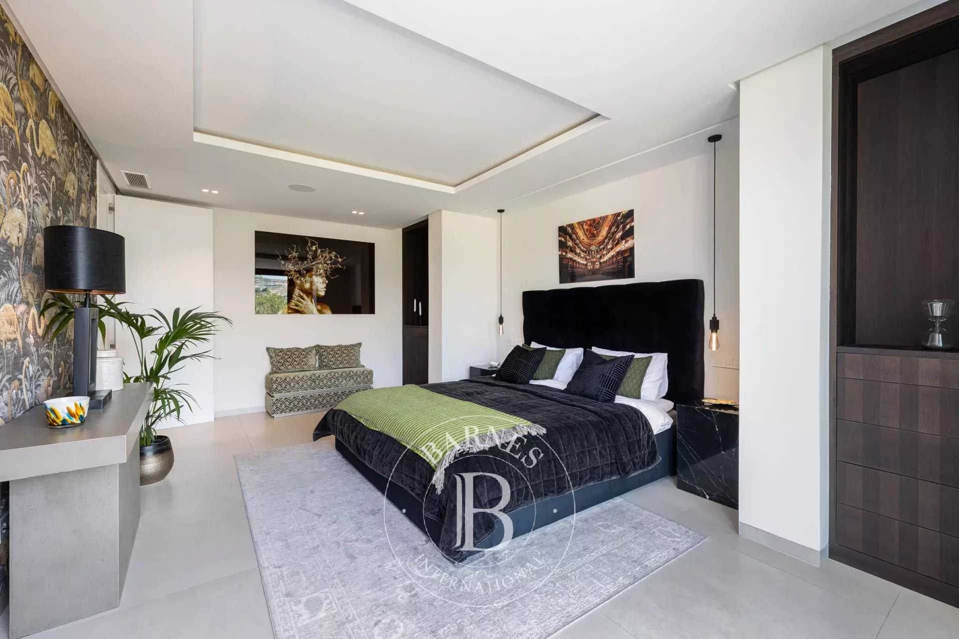 Nueva Andalucia  - Villa 5 Bedrooms