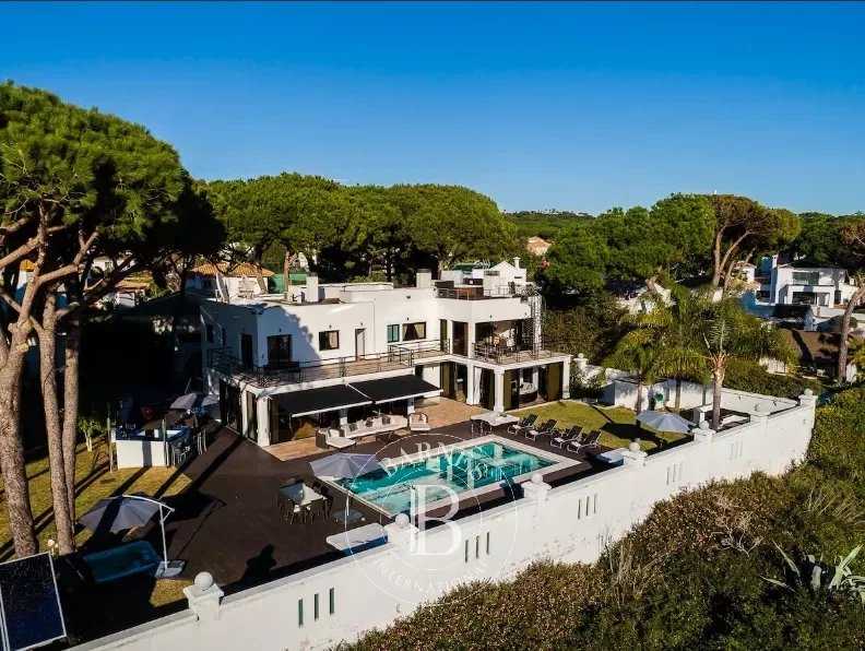 MAGNIFICENT VILLA ONLY 400 M FROM THE BEACHES IN MARBELLA picture 20