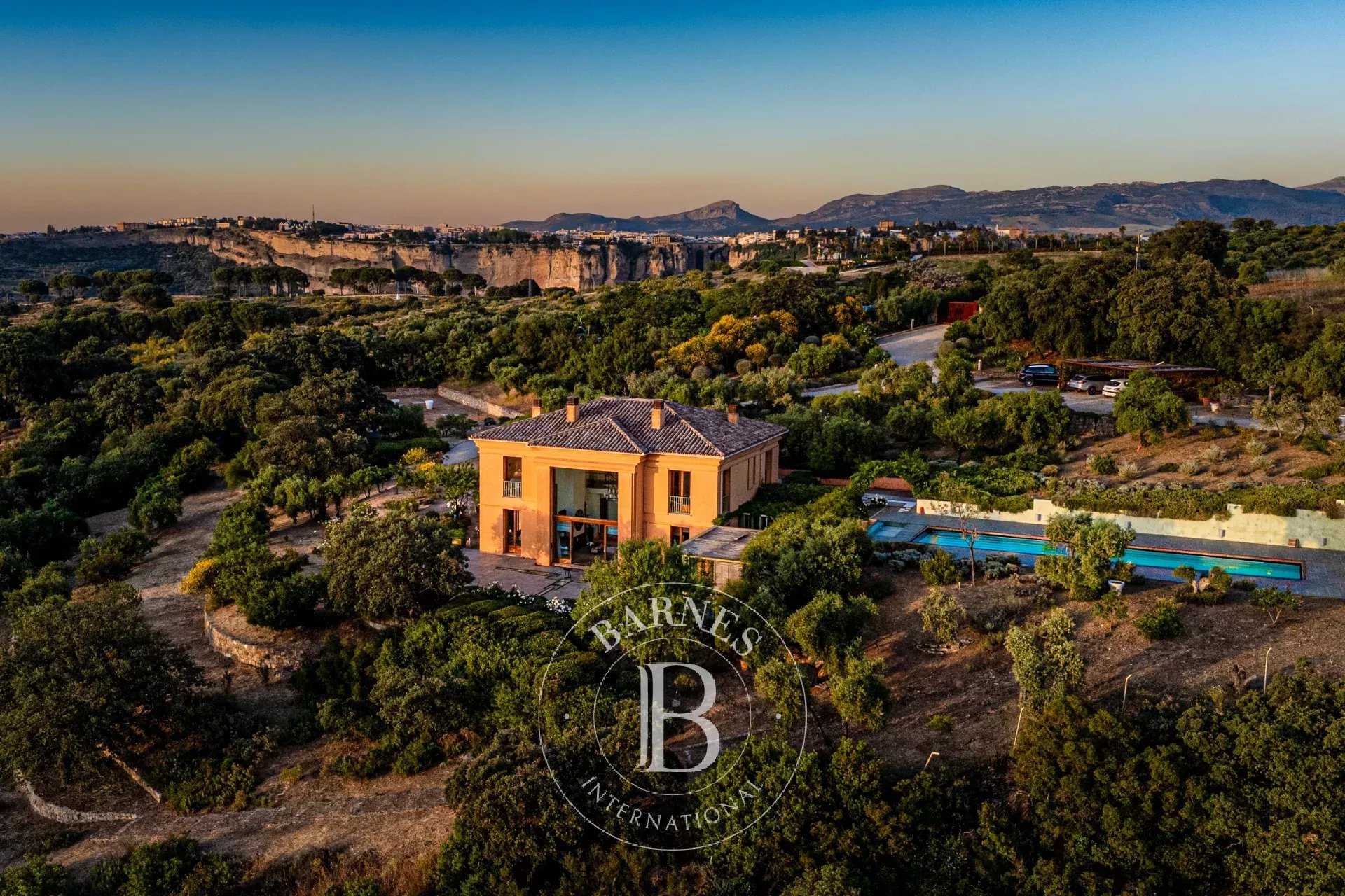 Villa Marbella  -  ref 85985097 (picture 1)