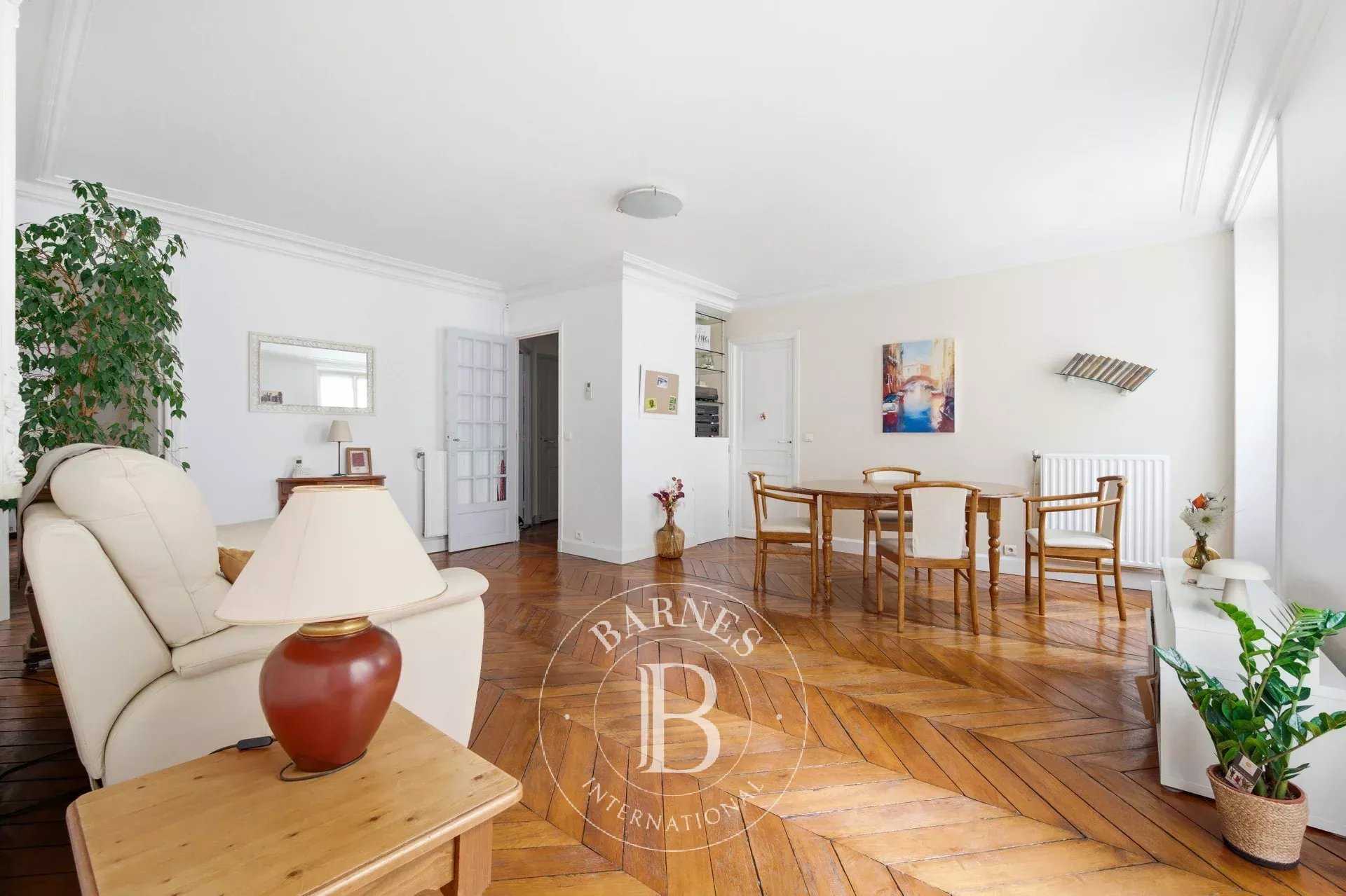 Paris  - Appartement 4 Pi&egrave;ces 3 Chambres