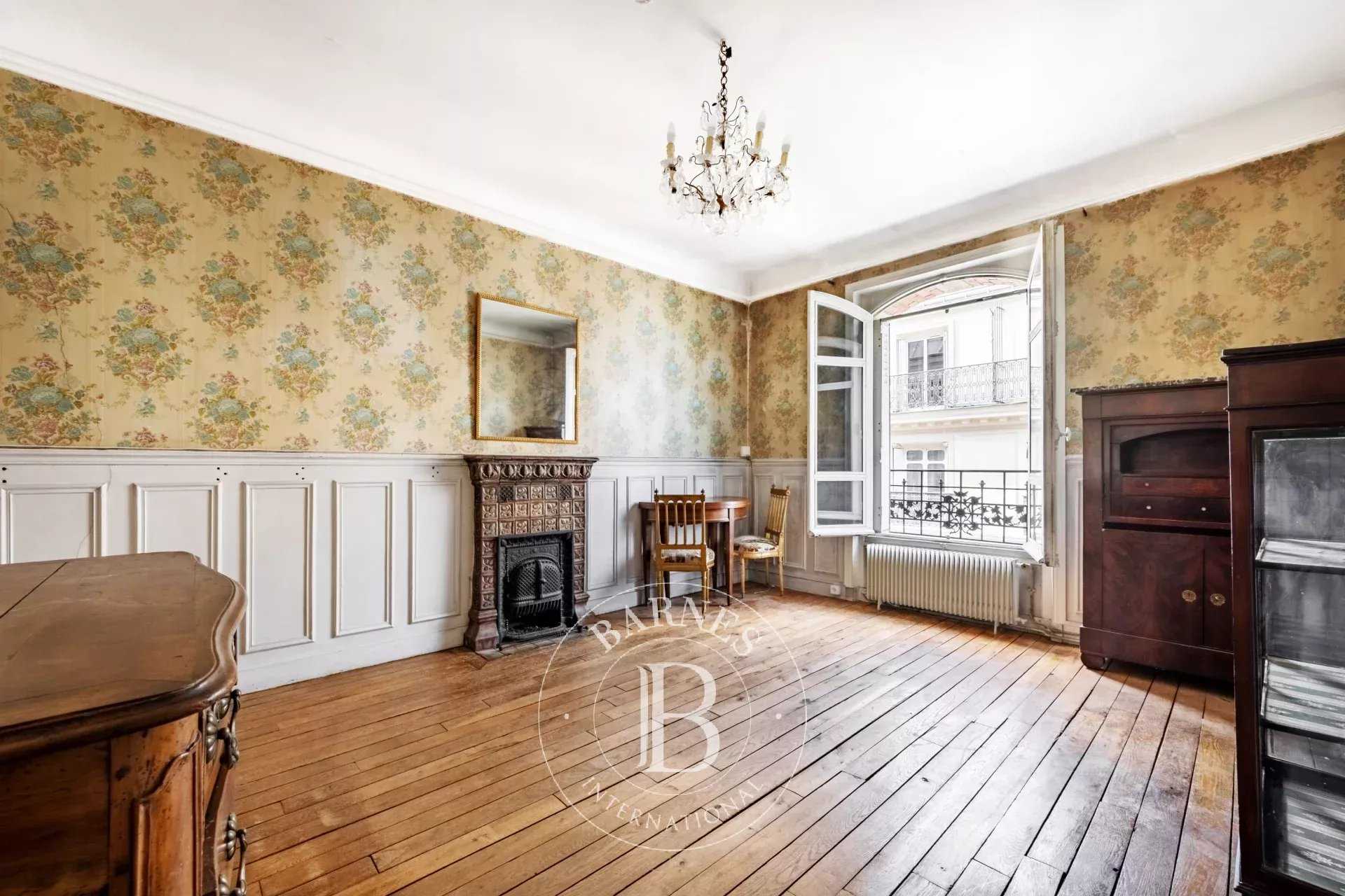 Paris  - Appartement 2 Pièces, 1 Chambre
