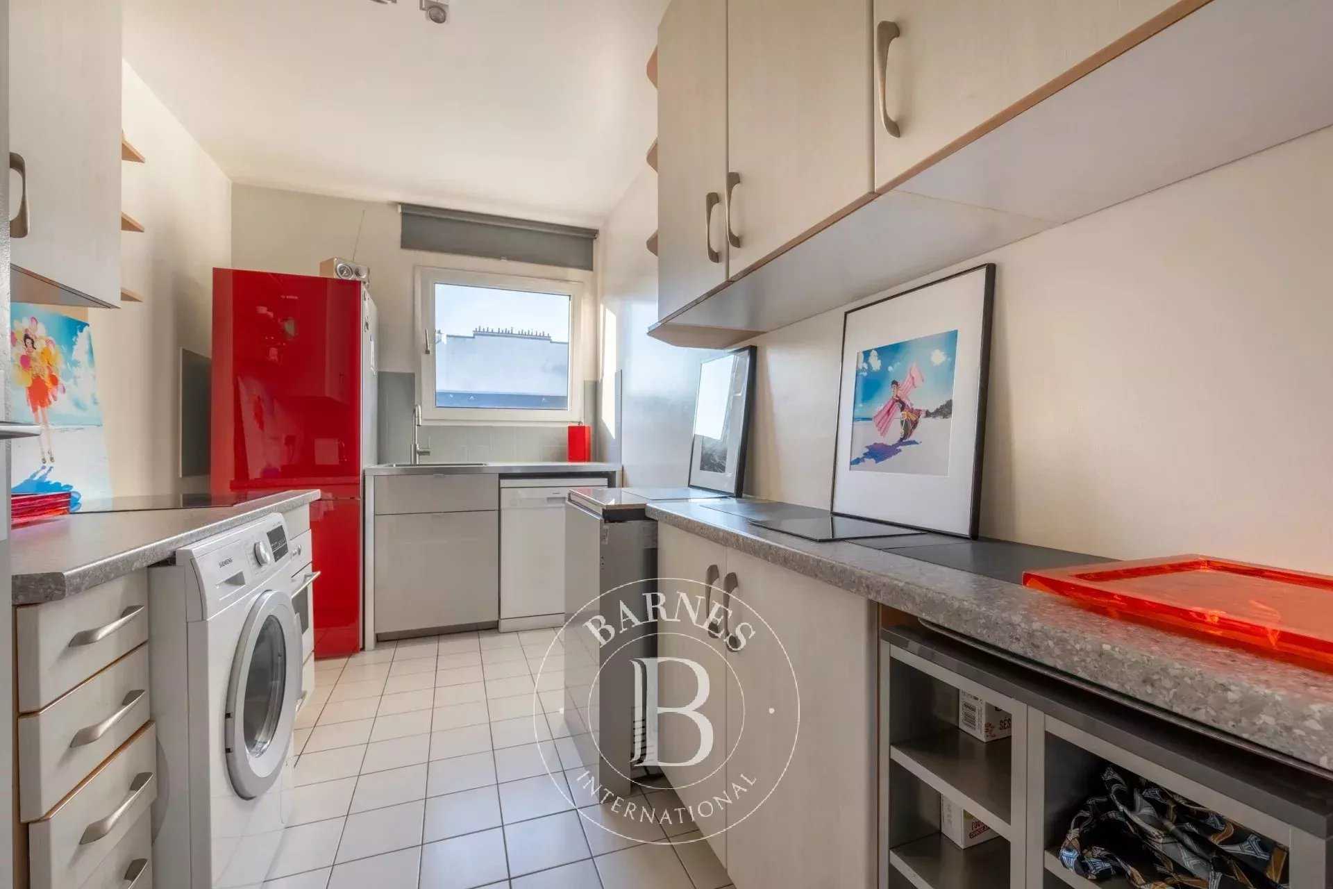 Paris  - Appartement 2 Pièces, 1 Chambre