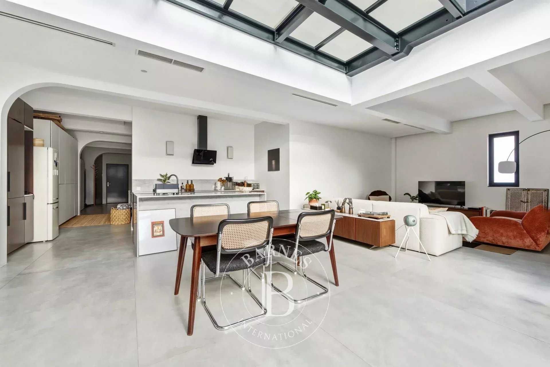 Paris  - Appartement 6 Pi&egrave;ces 3 Chambres