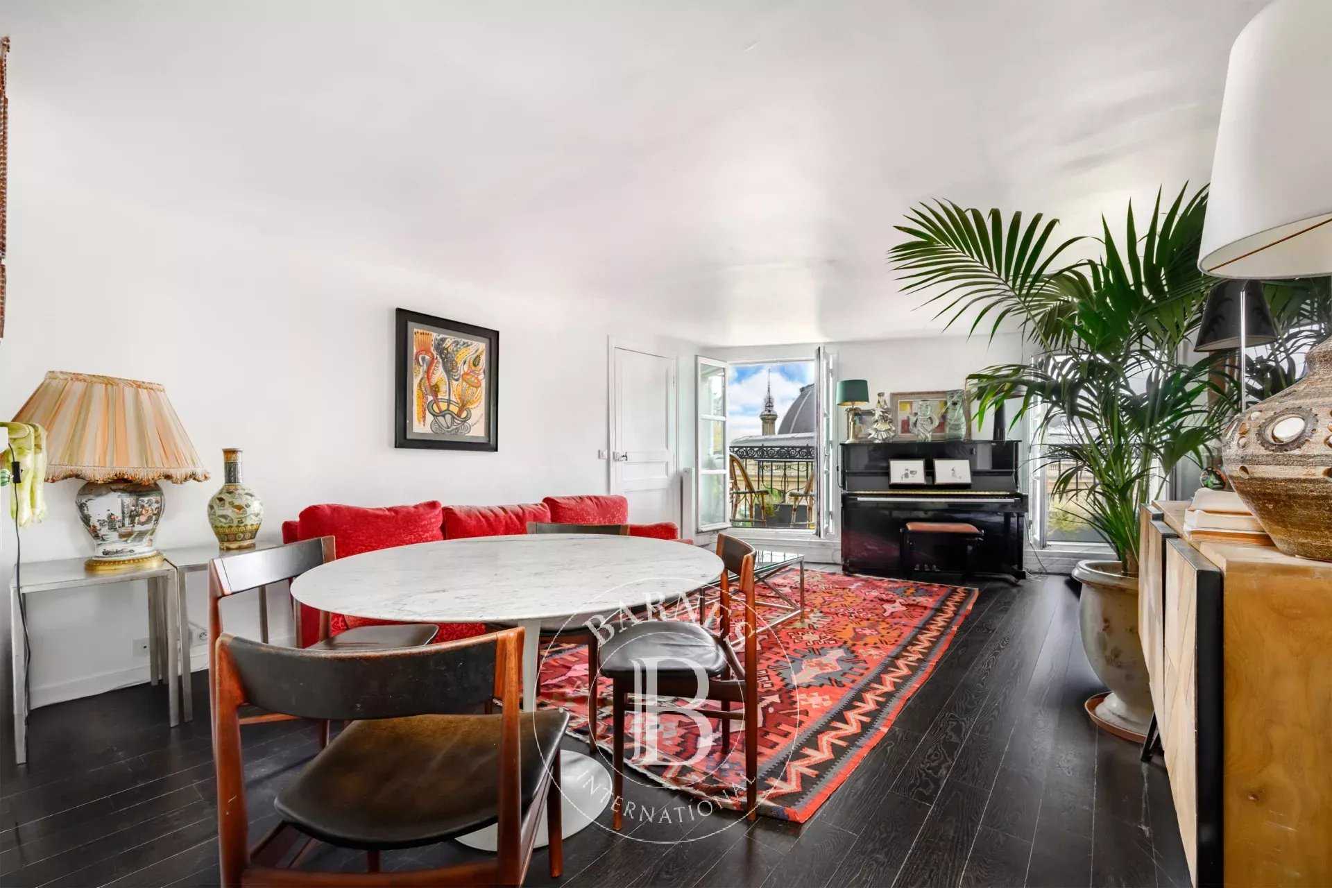 Paris  - Appartement 5 Pièces 3 Chambres