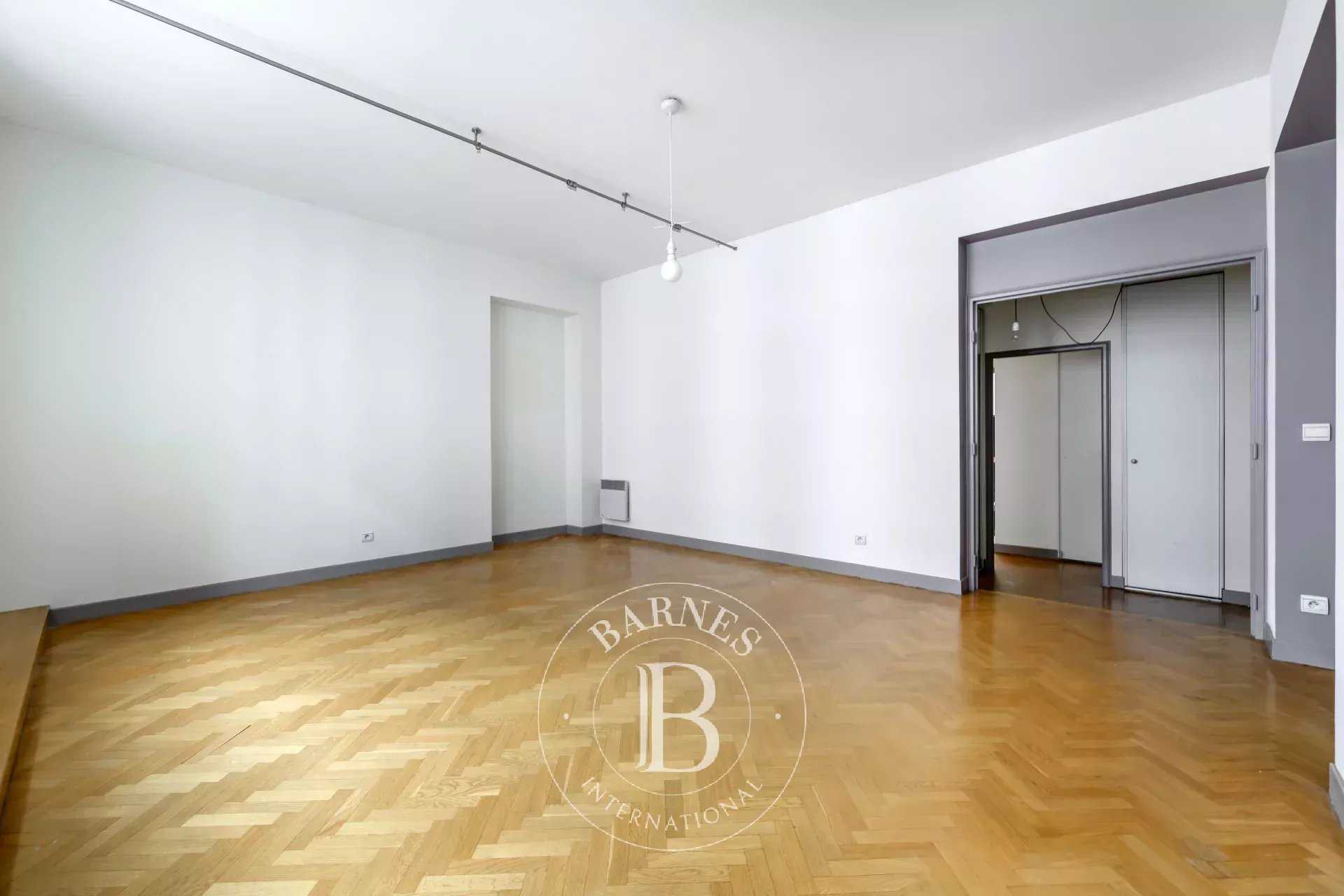 Paris  - Appartement 3 Pièces 2 Chambres