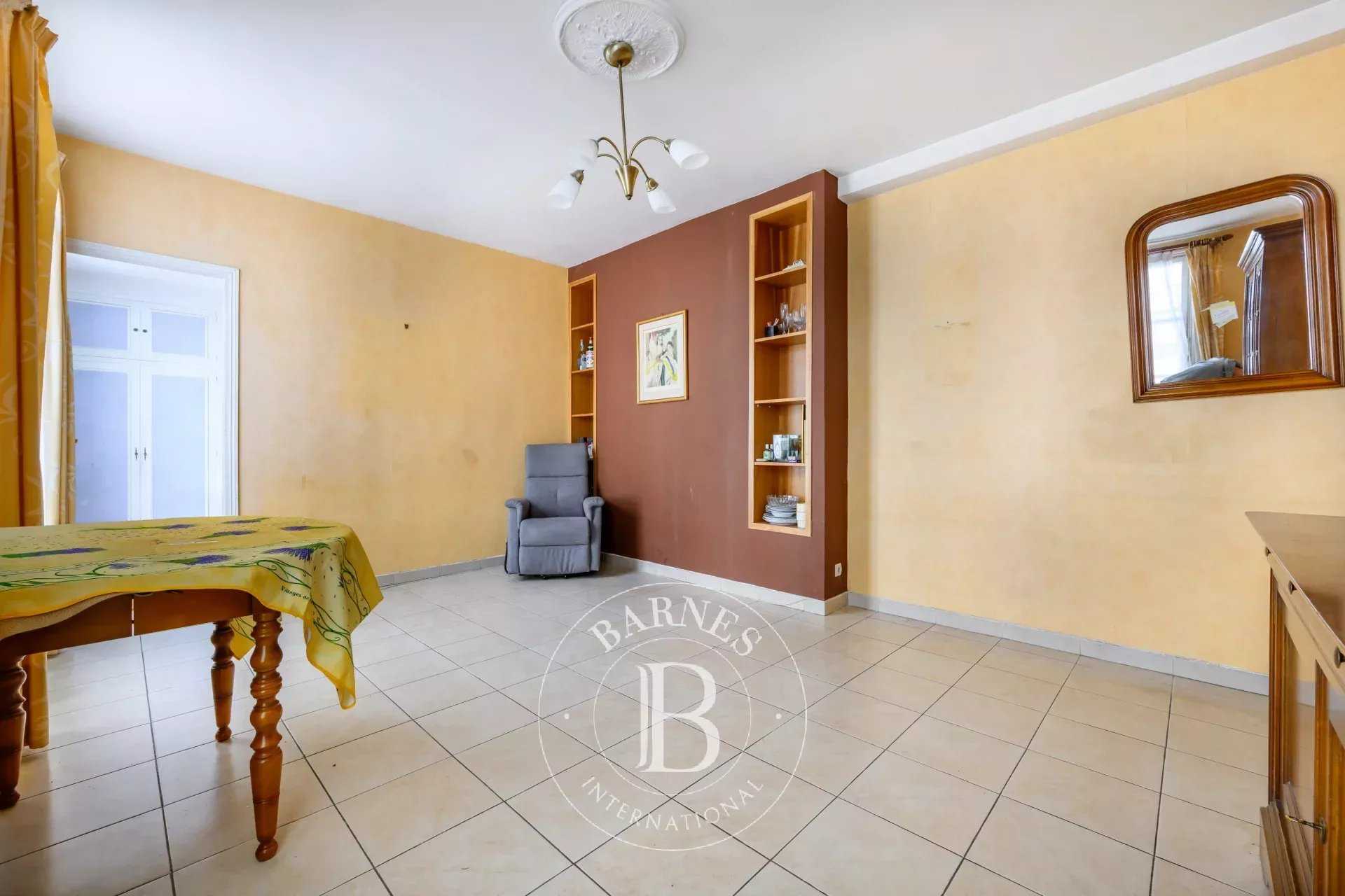 Paris  - Appartement 2 Pièces, 1 Chambre