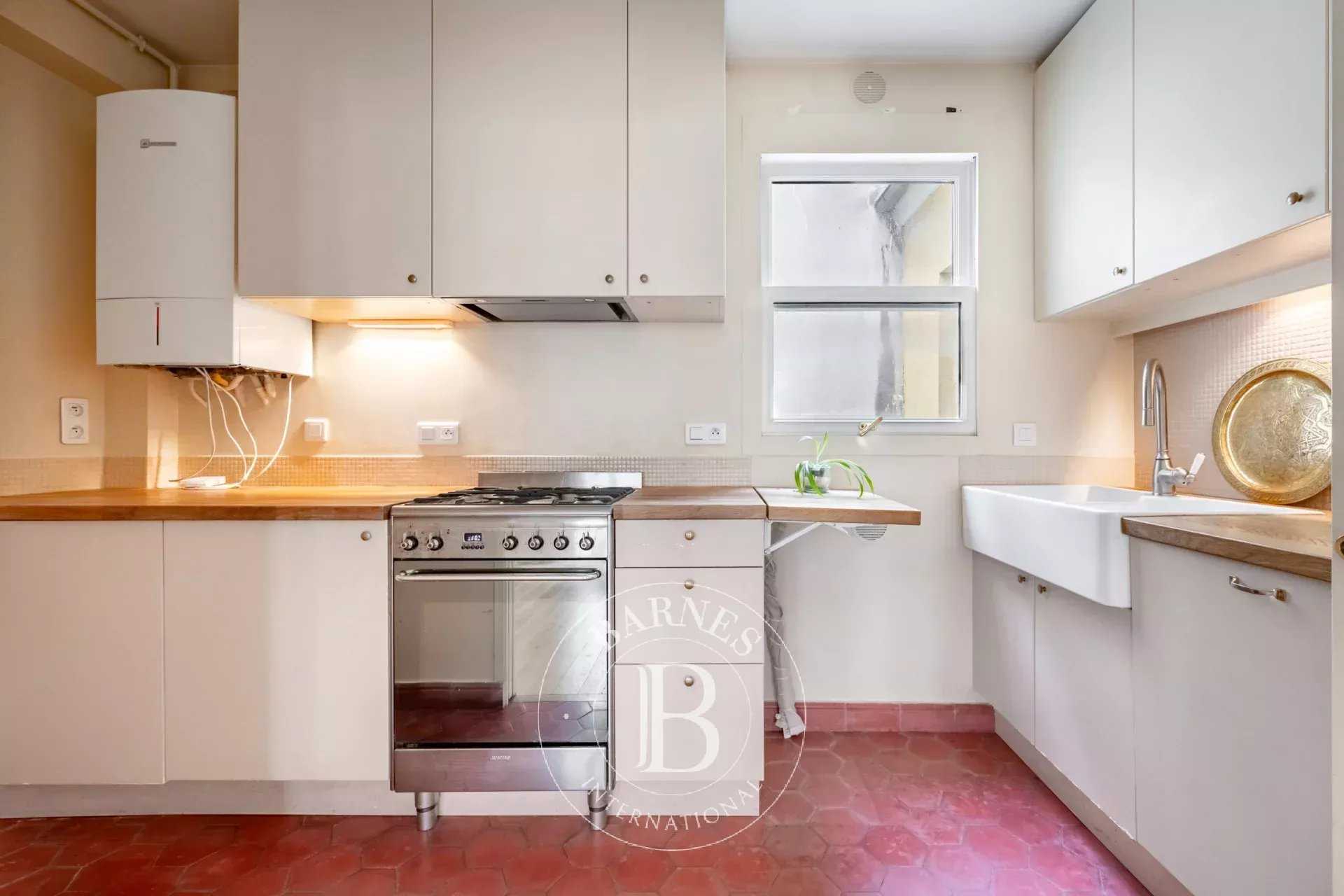 Paris  - Appartement 4 Pièces 4 Chambres