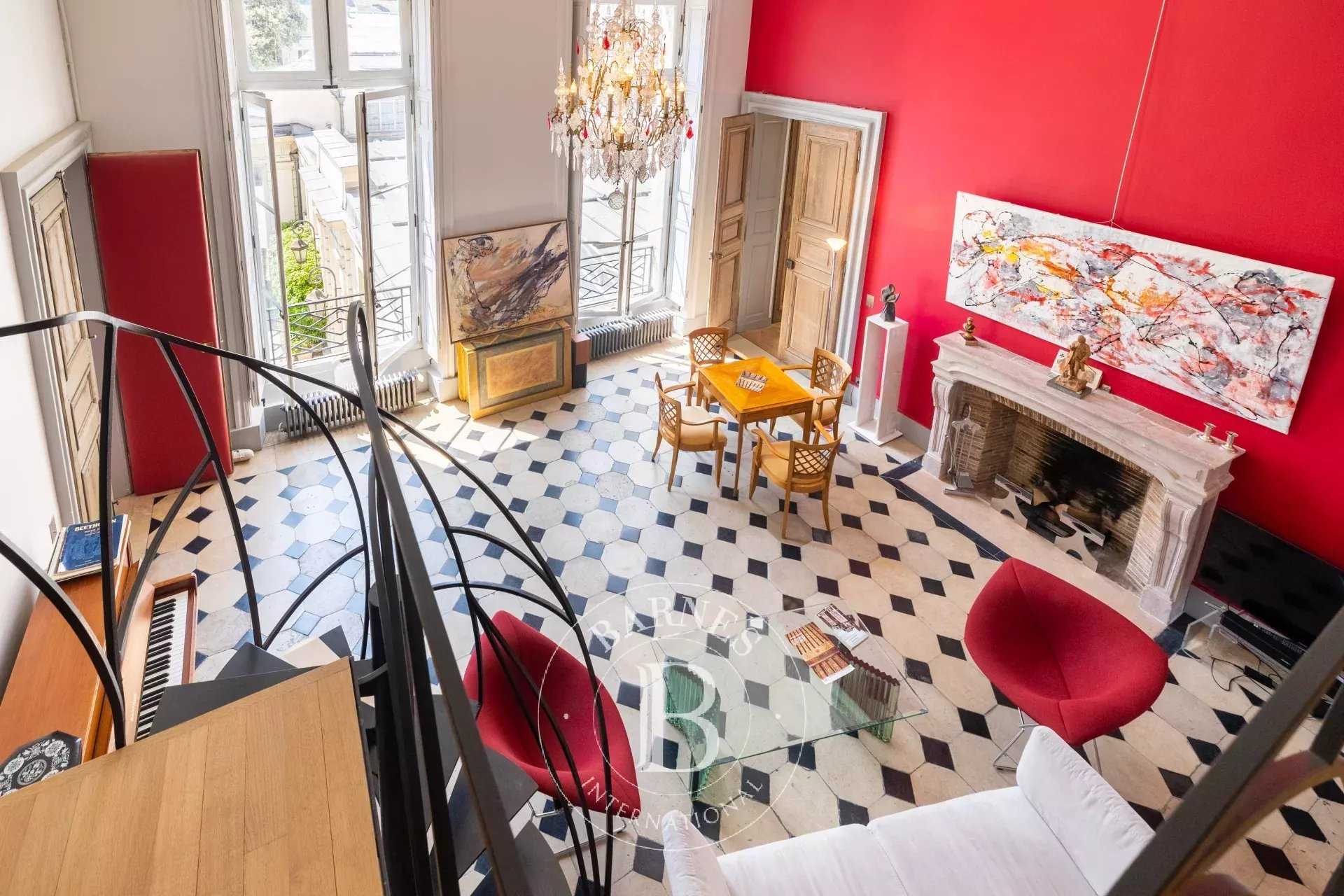 Paris  - Appartement 5 Pièces 2 Chambres