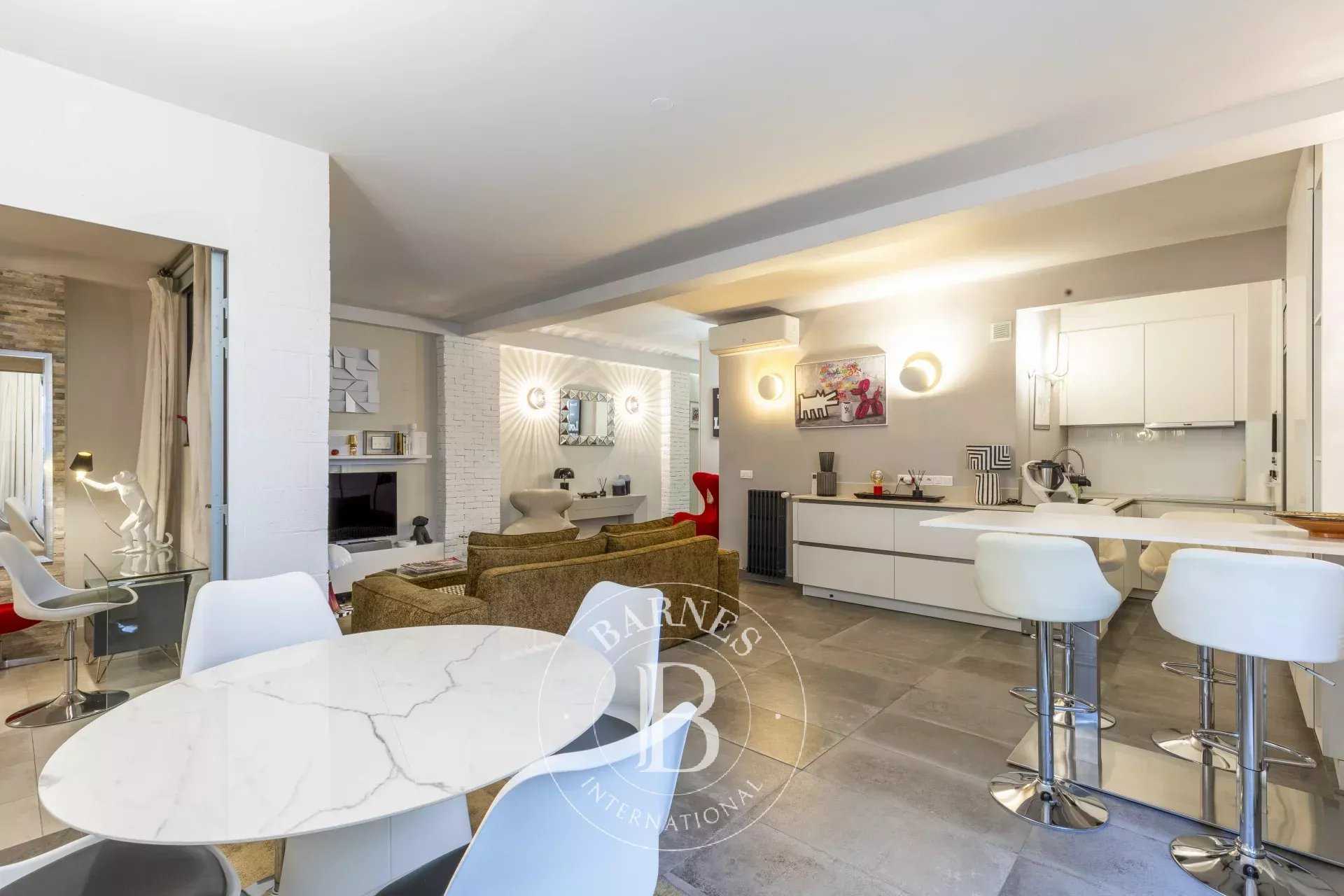 Paris  - Appartement 3 Pièces 2 Chambres