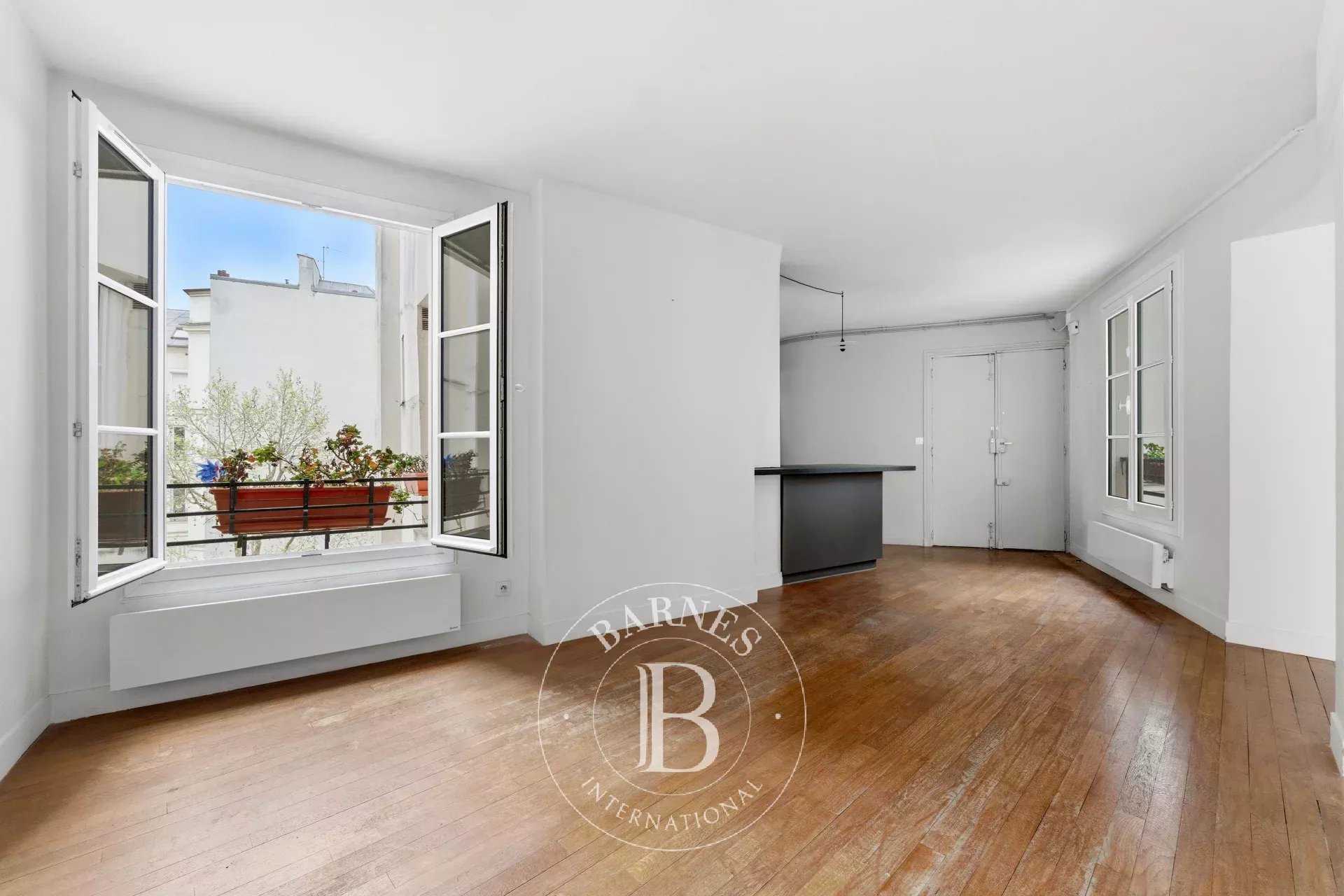 Paris  - Appartement 4 Pi&egrave;ces 3 Chambres