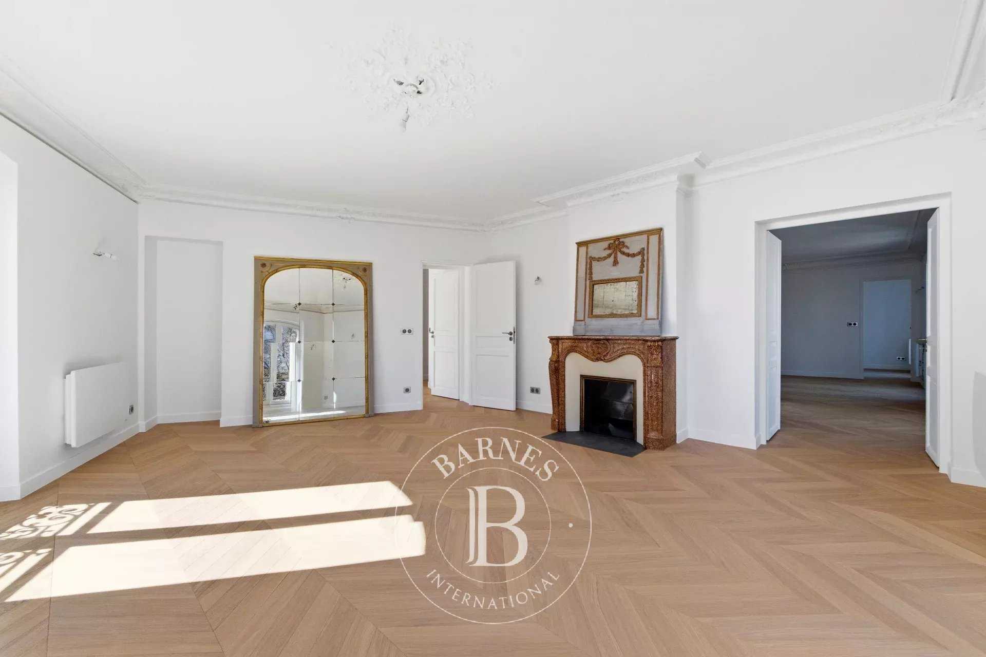 Paris  - Appartement 7 Pi&egrave;ces 4 Chambres