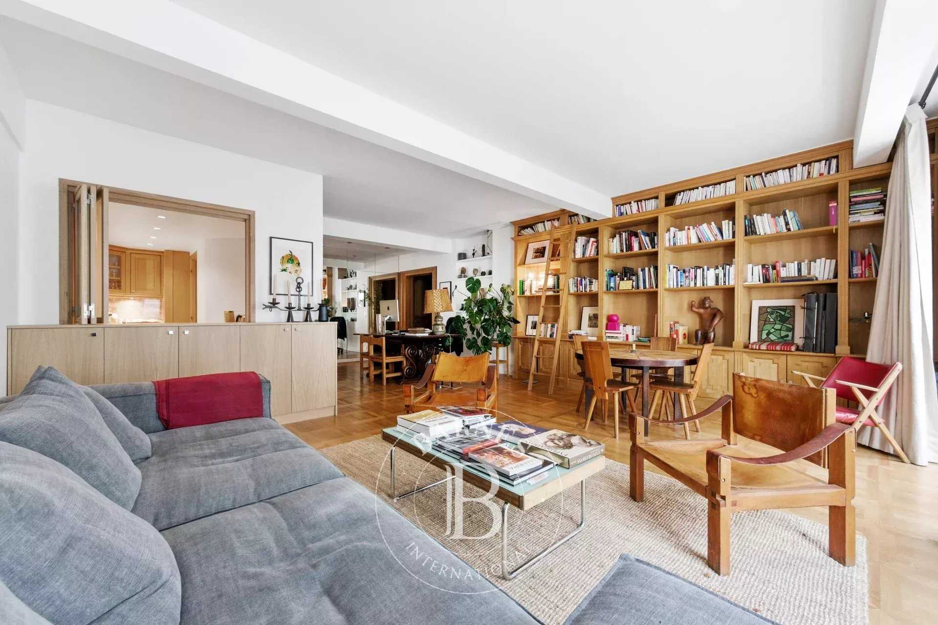 Paris  - Appartement 3 Pi&egrave;ces 2 Chambres