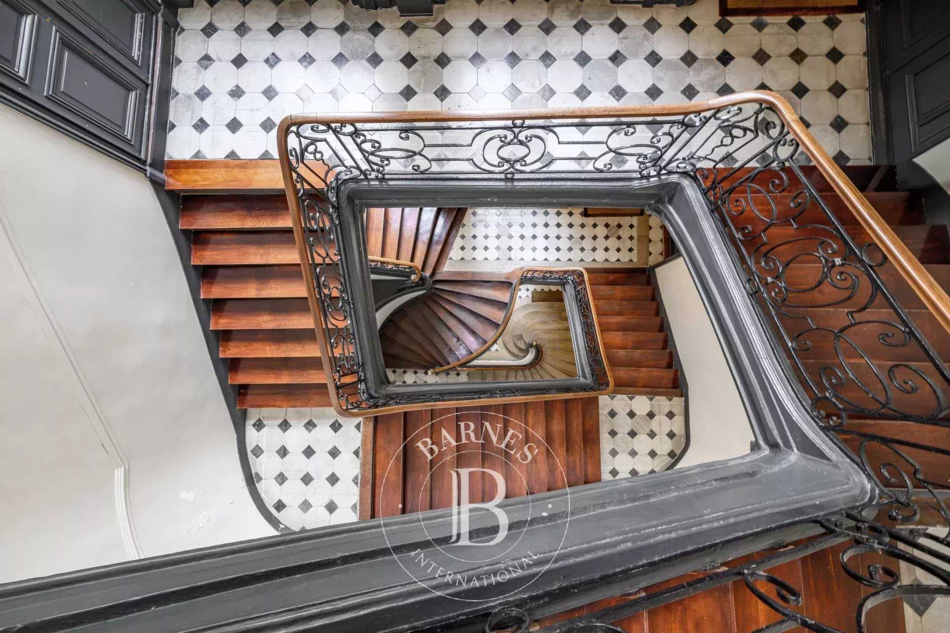 Paris  - Appartement 3 Pi&egrave;ces 2 Chambres