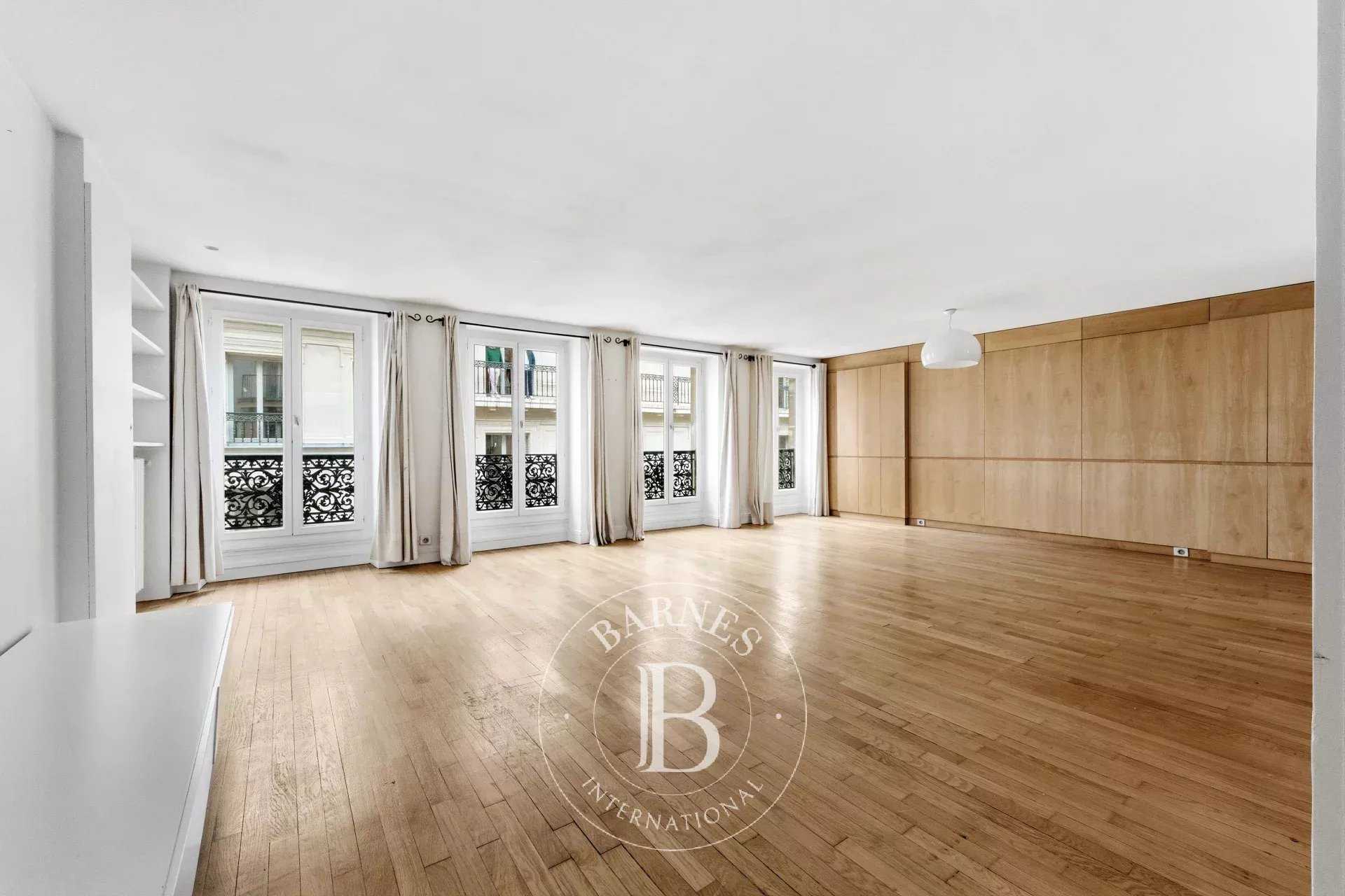 Paris  - Appartement 4 Pi&egrave;ces 3 Chambres