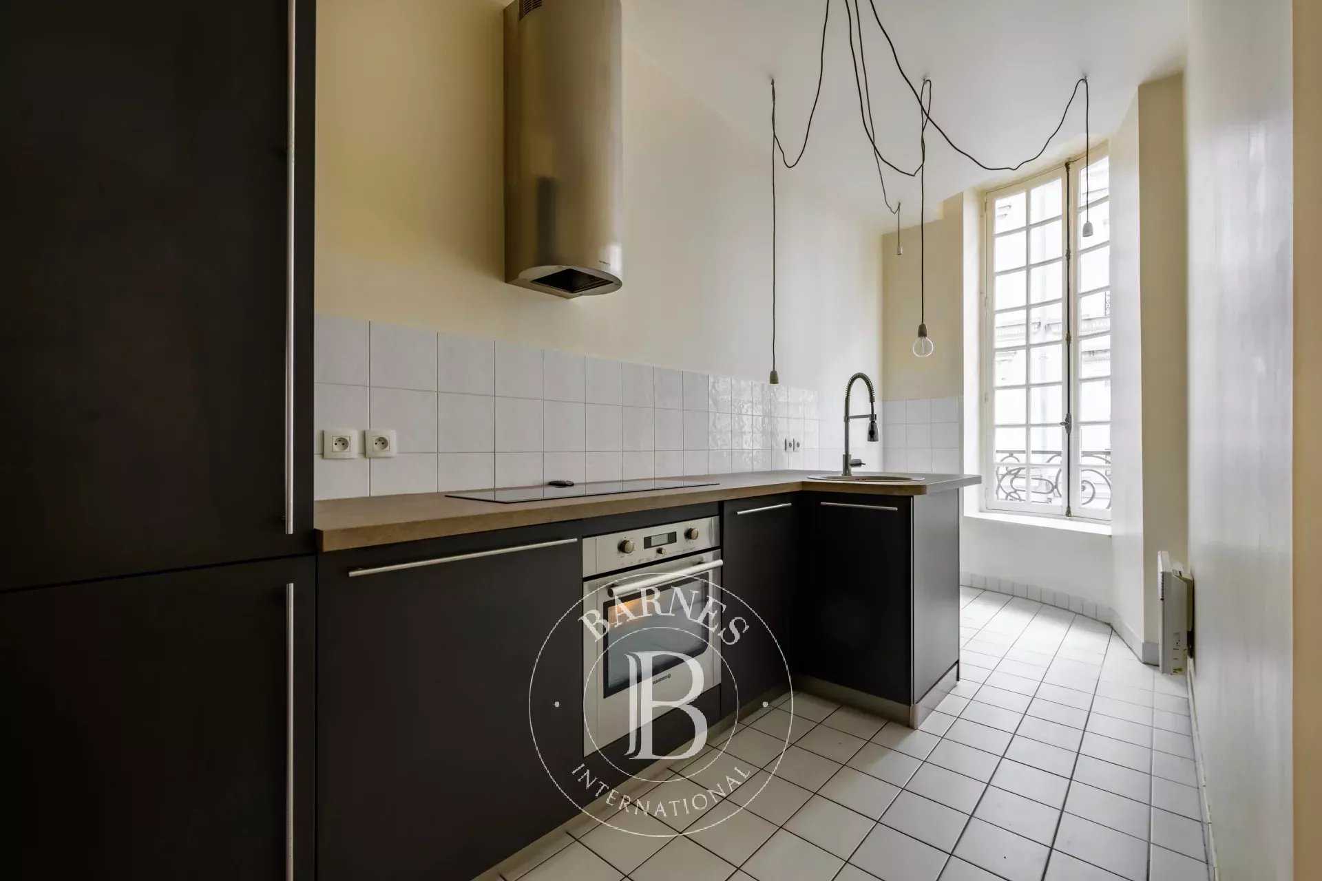 Paris  - Appartement 3 Pièces 2 Chambres