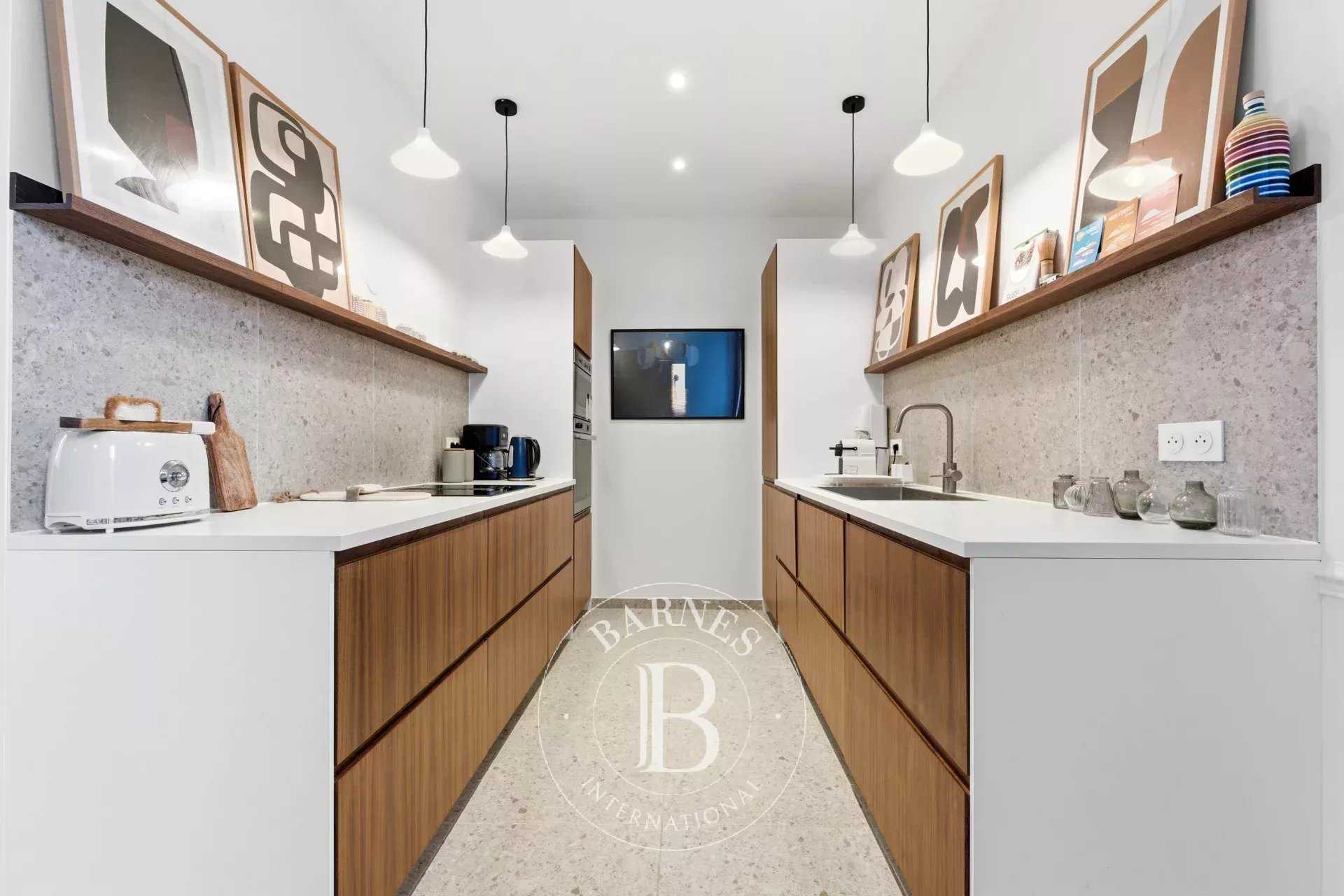 Paris  - Appartement 3 Pi&egrave;ces 2 Chambres