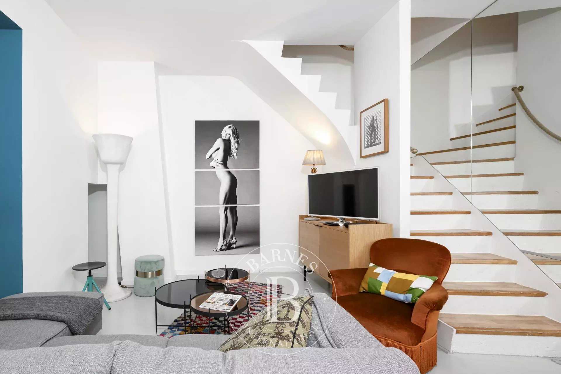 Paris  - Appartement 5 Pièces 2 Chambres