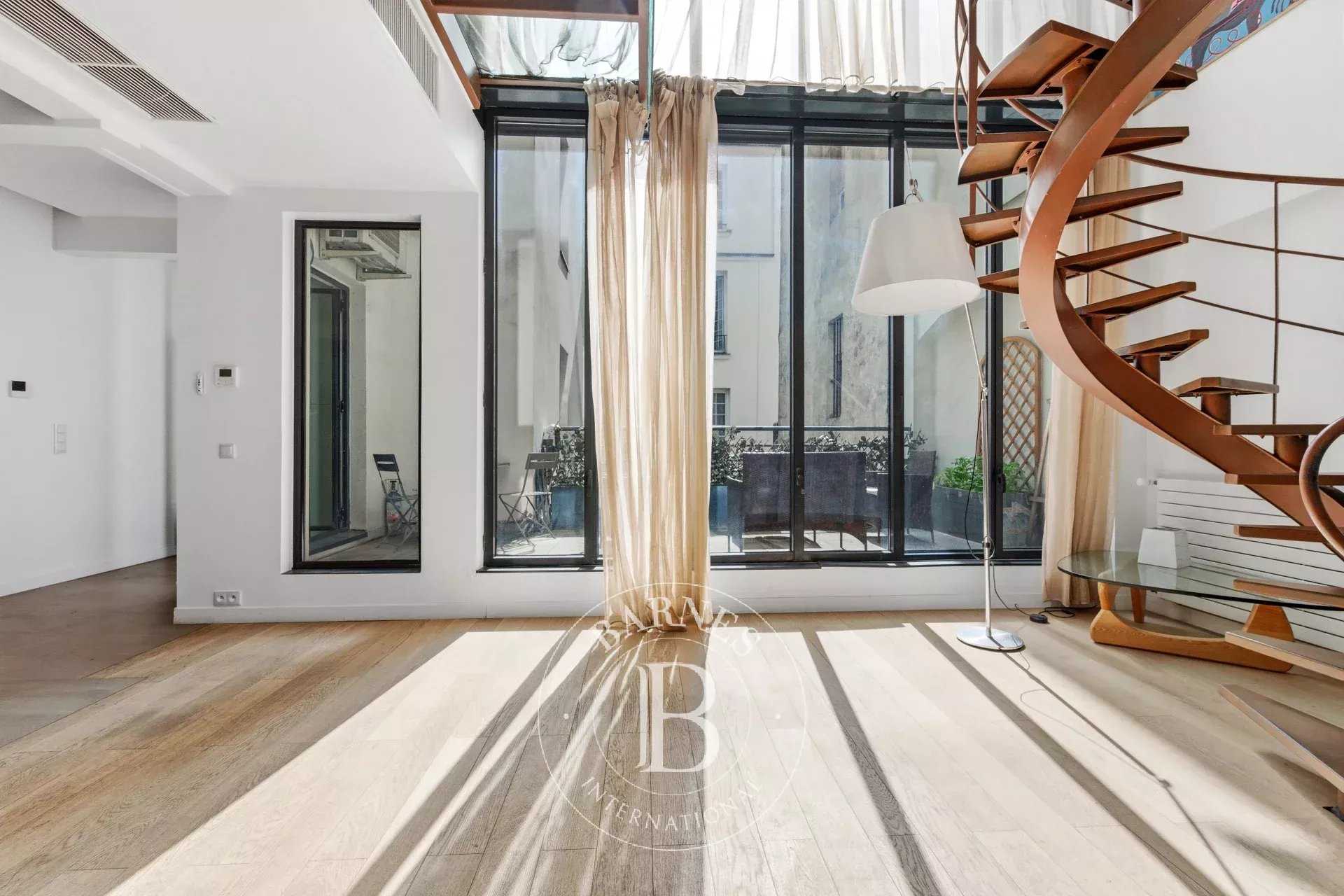 Paris  - Appartement 3 Pi&egrave;ces 2 Chambres