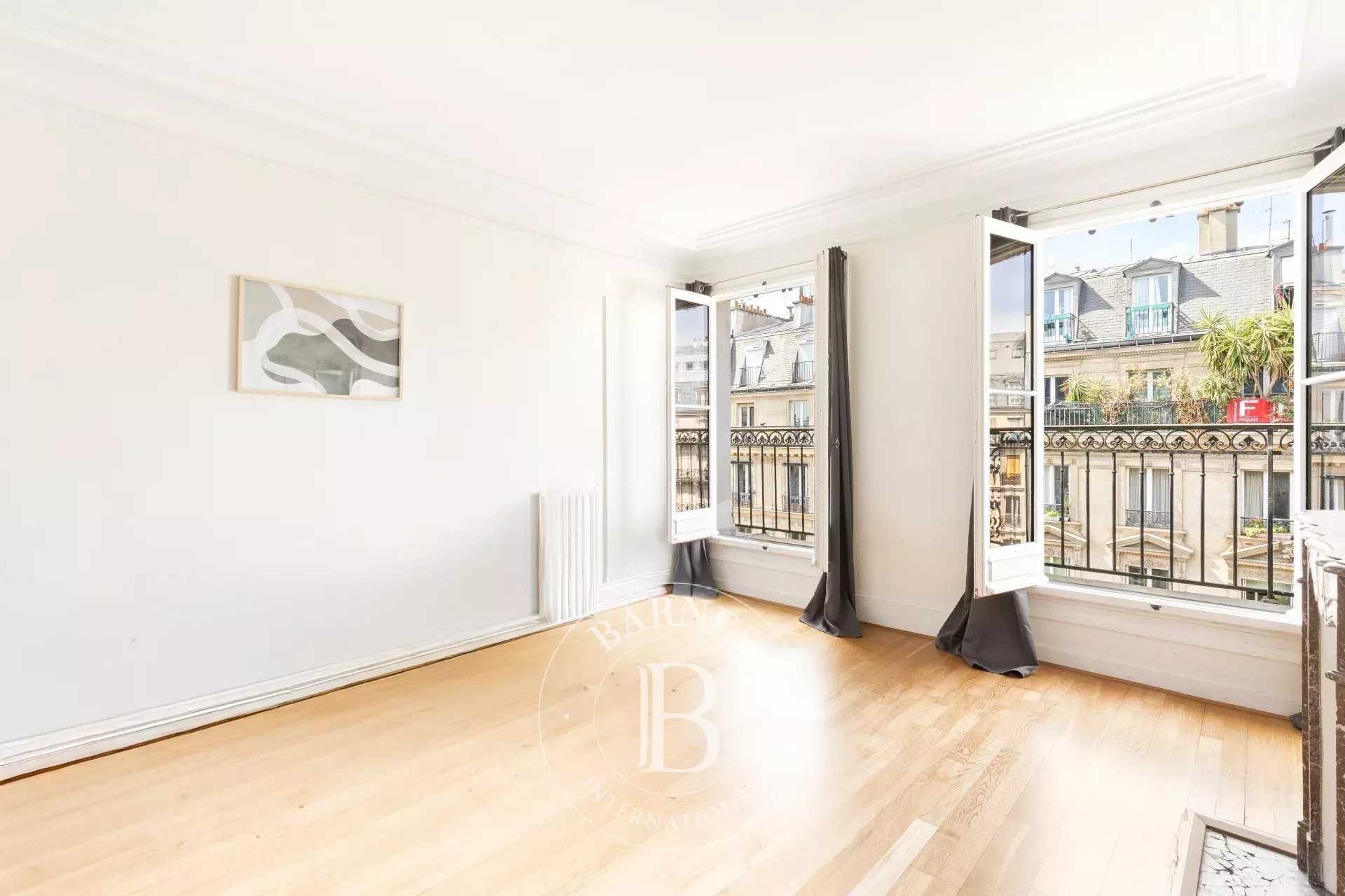 Paris  - Appartement 4 Pi&egrave;ces 3 Chambres