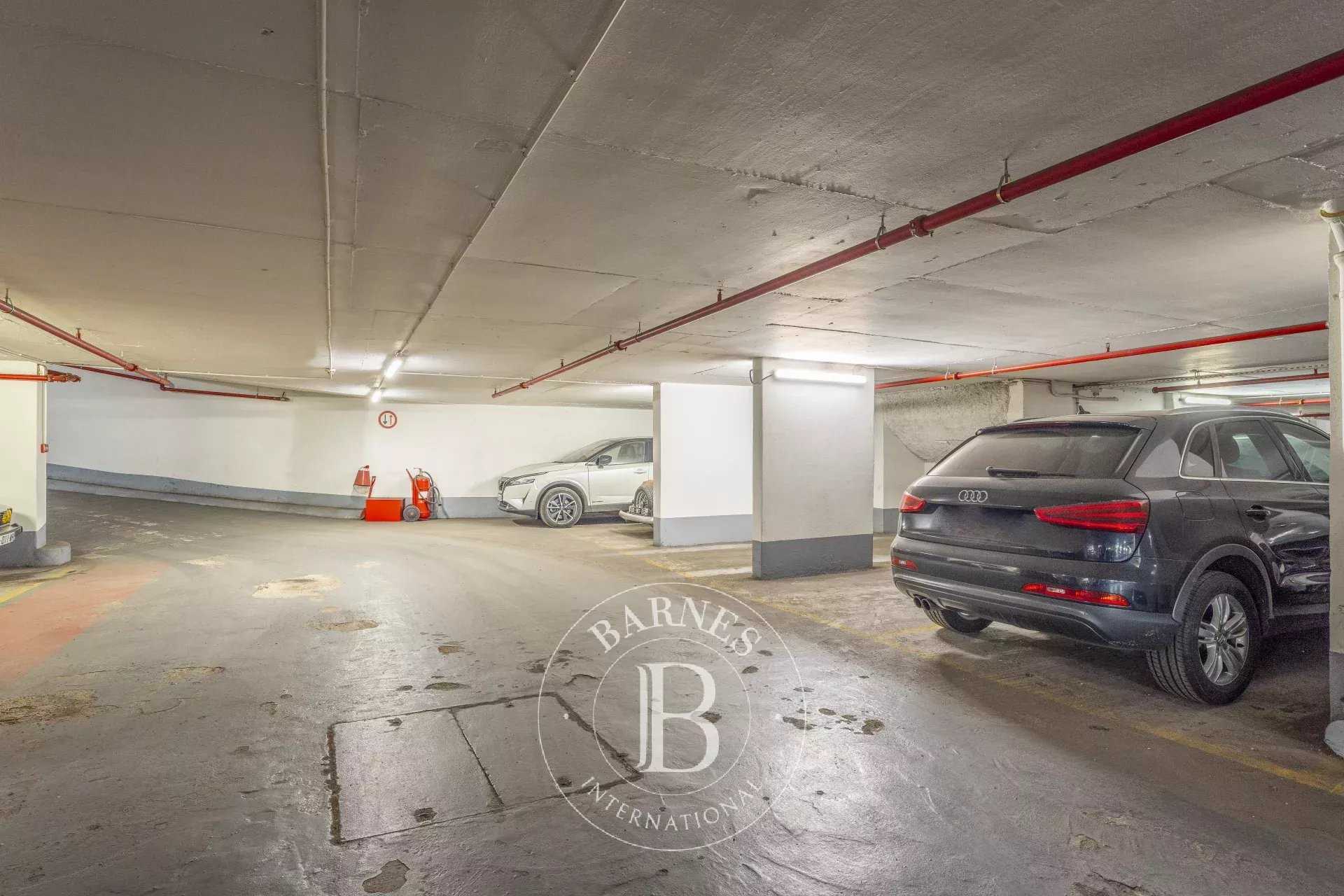 Paris  - Parking 