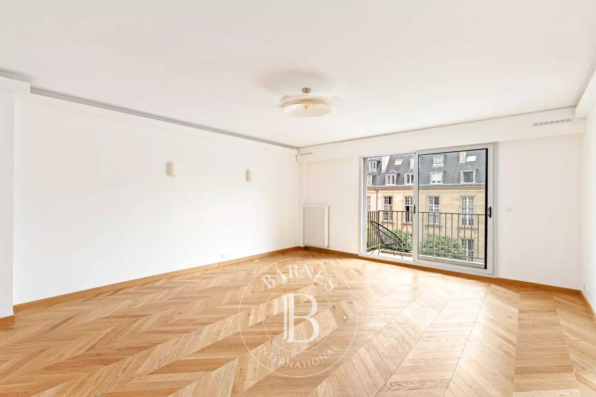 Paris  - Appartement 5 Pi&egrave;ces 3 Chambres