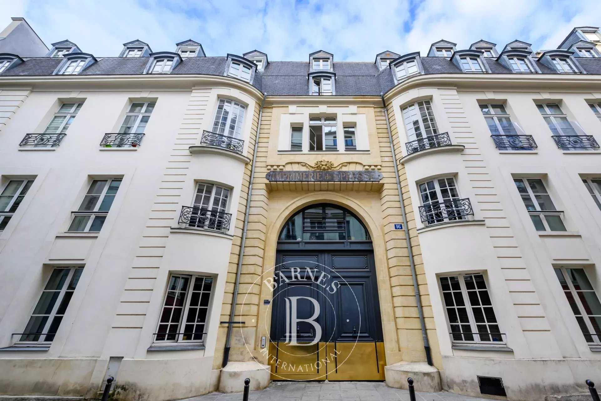 Paris  - Appartement 3 Pièces 2 Chambres