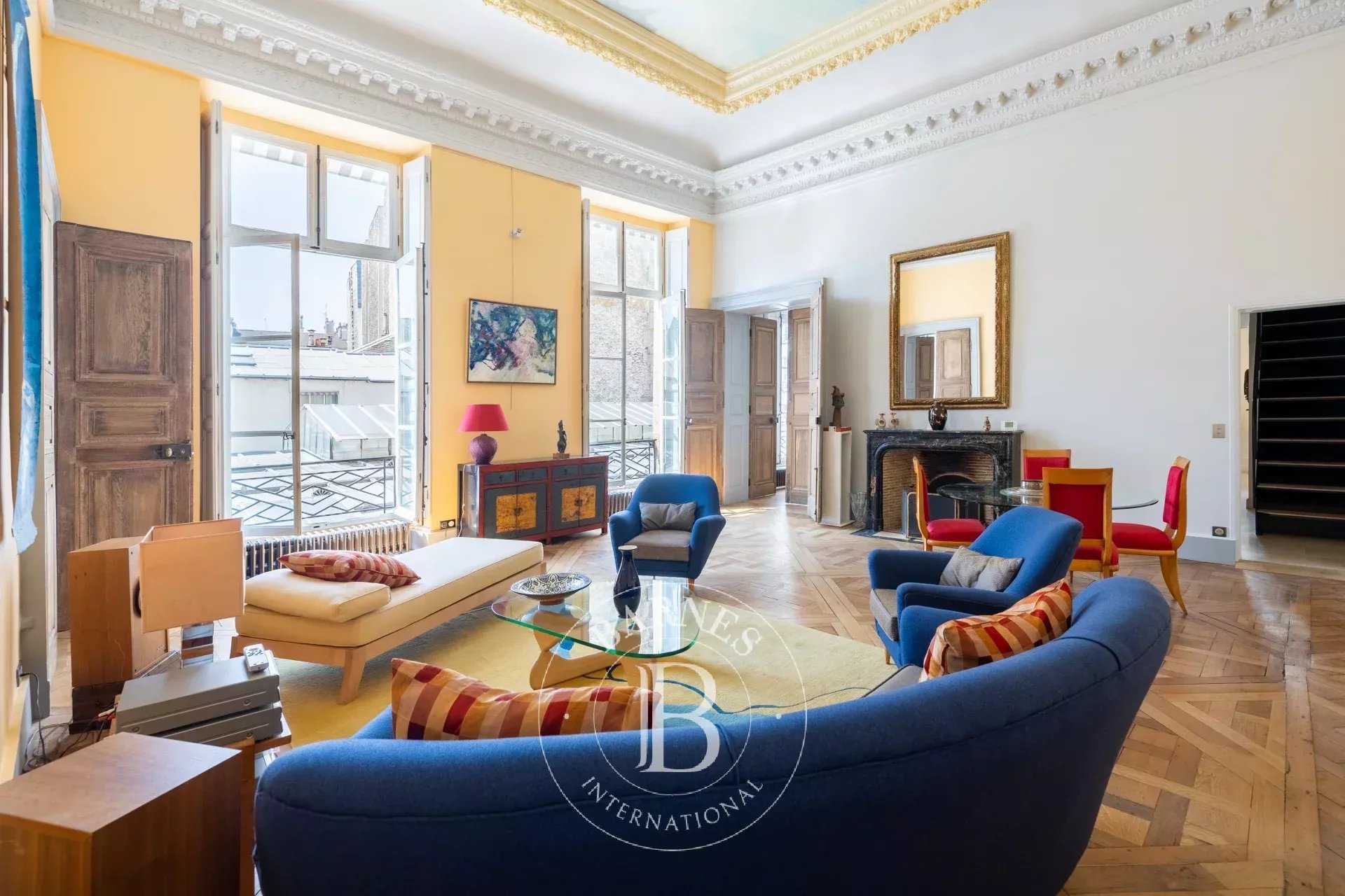 Paris  - Appartement 5 Pièces 2 Chambres