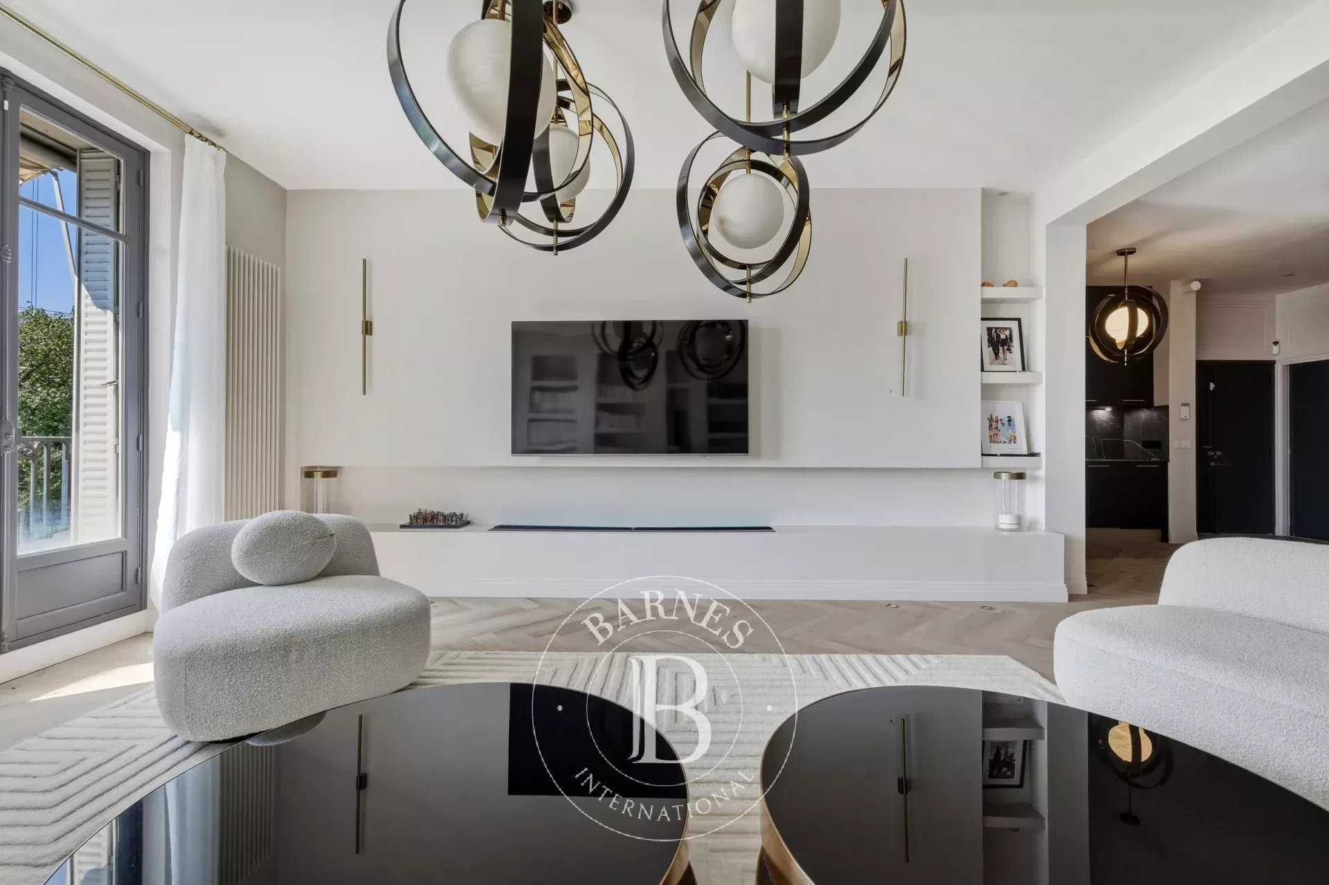 Paris  - Appartement 4 Pi&egrave;ces 3 Chambres