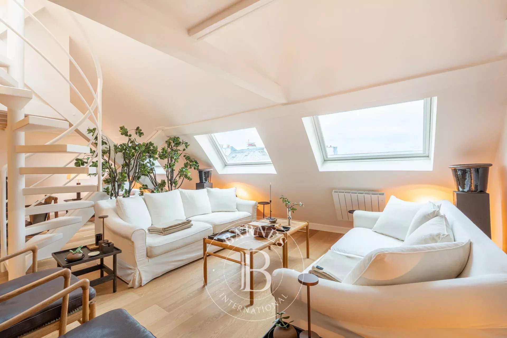 Paris  - Appartement 4 Pi&egrave;ces 2 Chambres