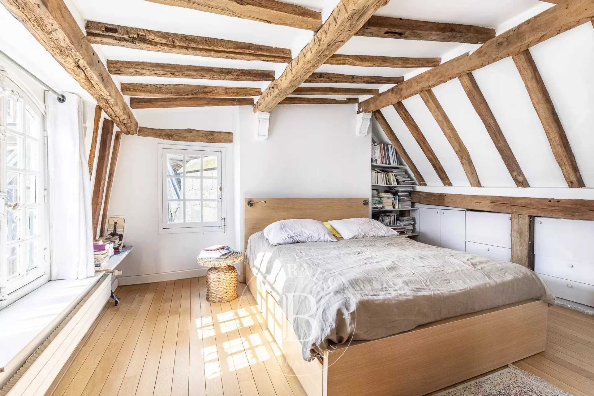 Paris  - Appartement 4 Pi&egrave;ces 2 Chambres