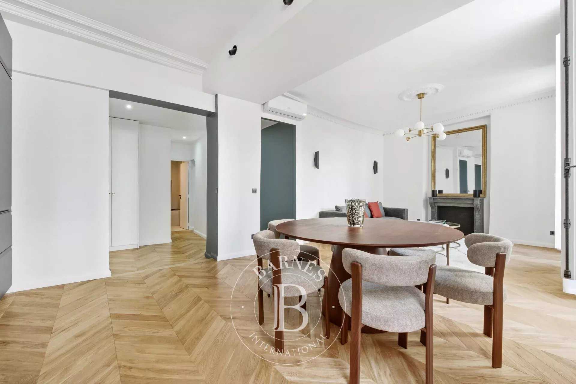 Paris  - Appartement 4 Pi&egrave;ces 2 Chambres