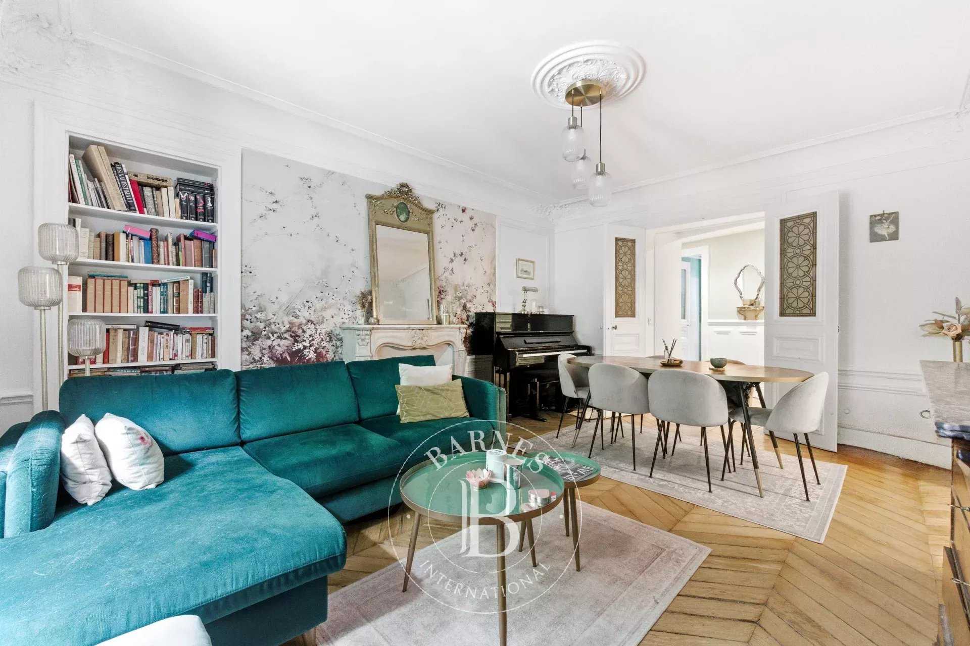 Paris  - Appartement 5 Pi&egrave;ces 2 Chambres