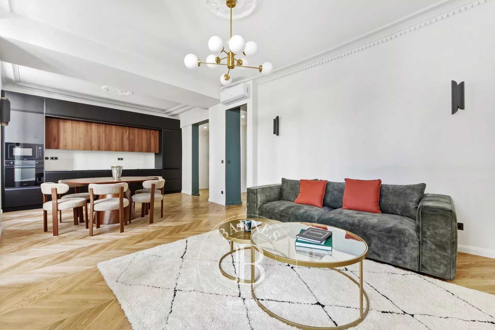 Paris  - Appartement 4 Pi&egrave;ces 2 Chambres