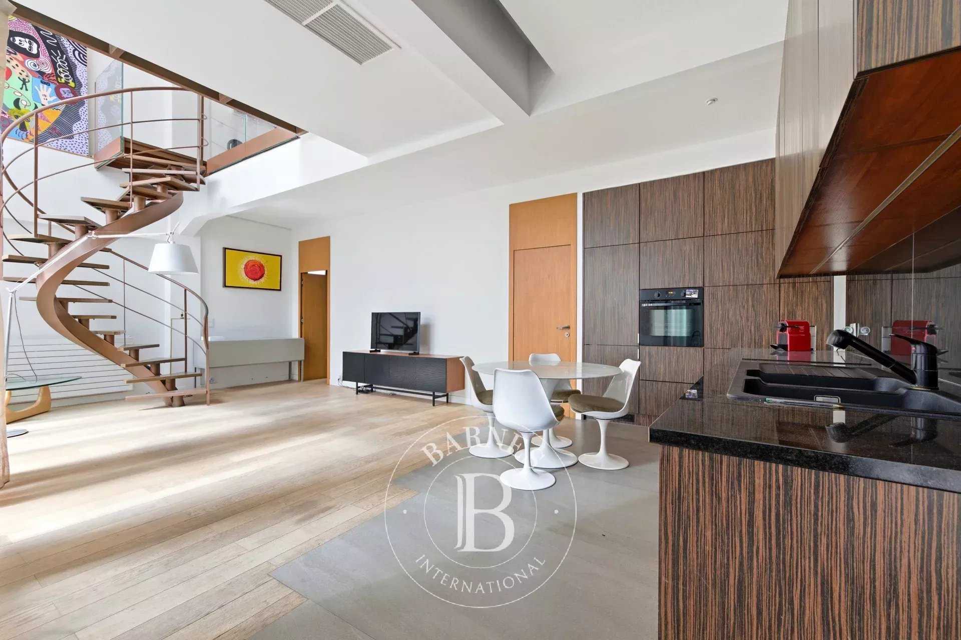 Paris  - Appartement 3 Pi&egrave;ces 2 Chambres