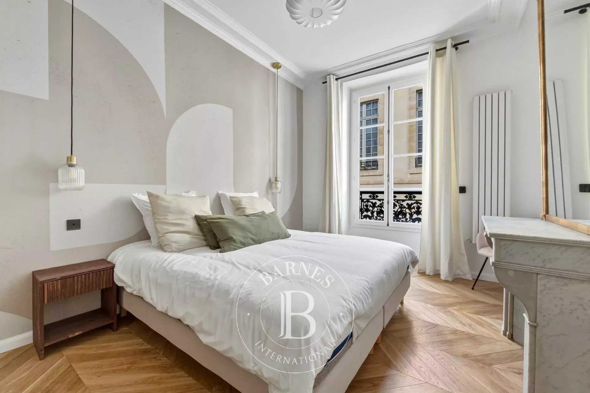 Paris  - Appartement 4 Pi&egrave;ces 2 Chambres