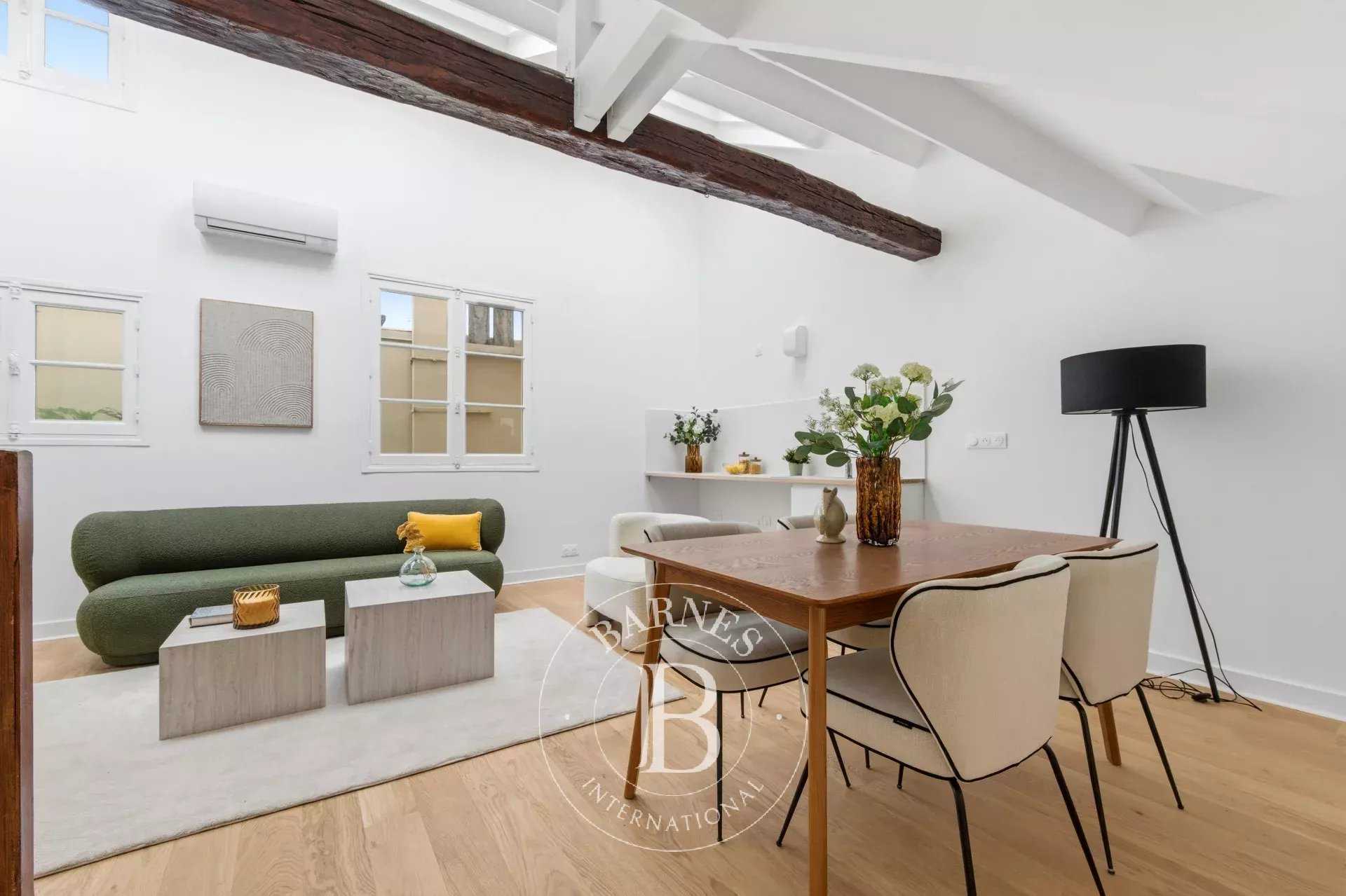 Paris  - Appartement 3 Pi&egrave;ces 2 Chambres